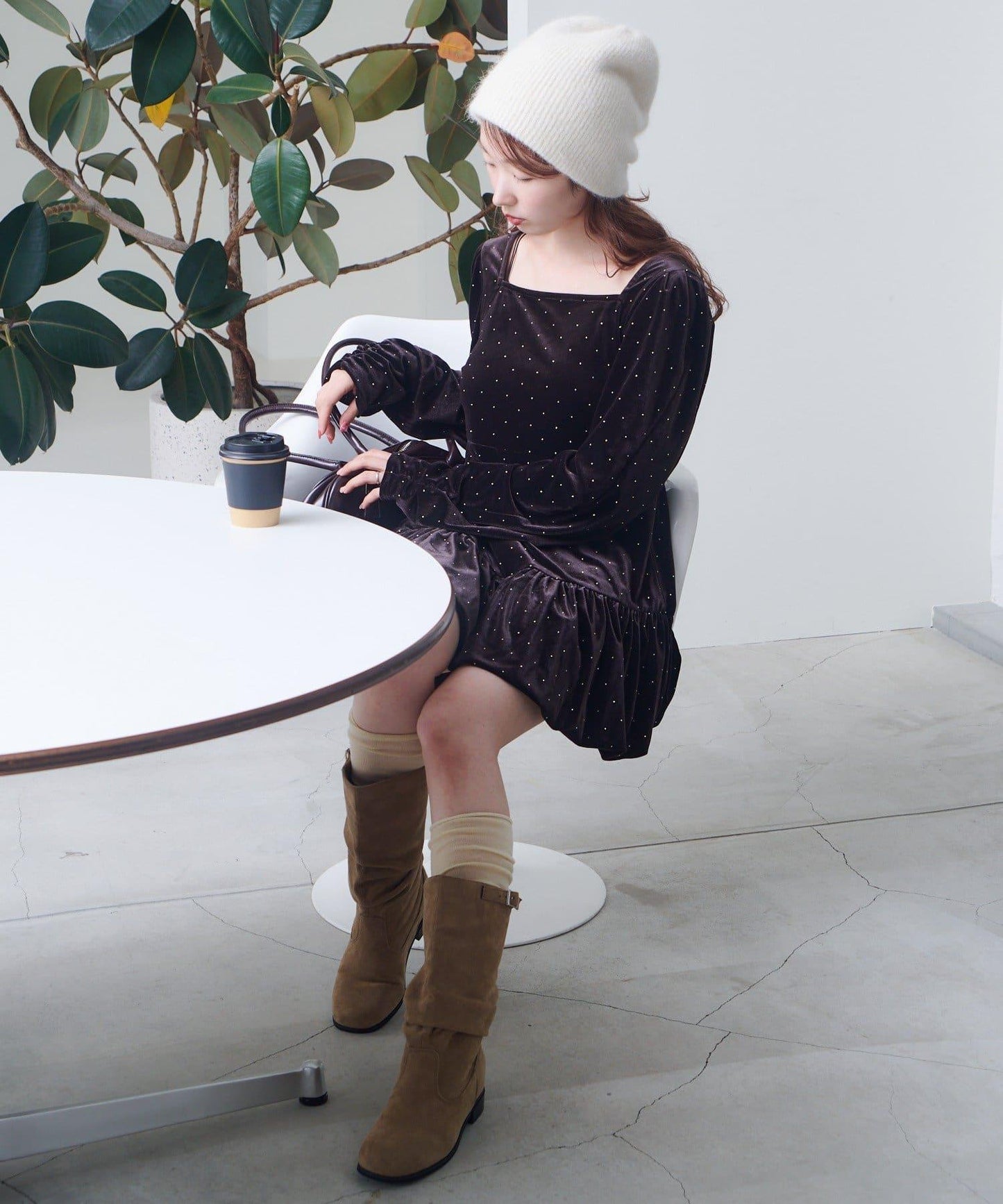 天鵝絨鉚釘裝飾迷你連衣裙