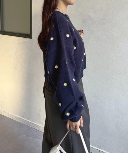 花卉刺繡短款針織衫