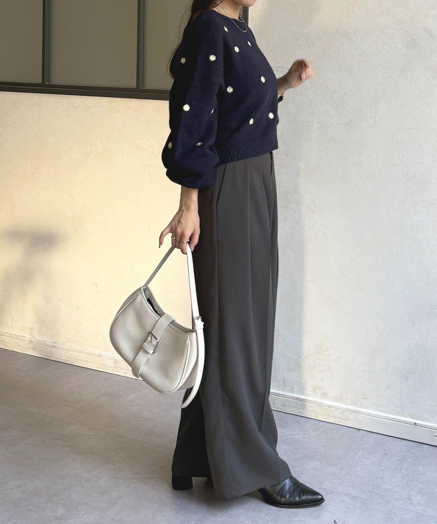 花卉刺繡短款針織衫