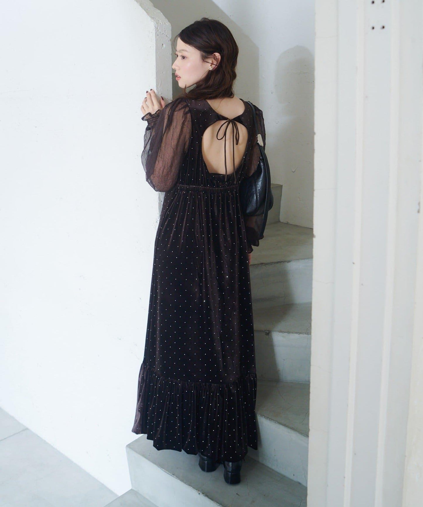 天鵝絨鉚釘連衣裙