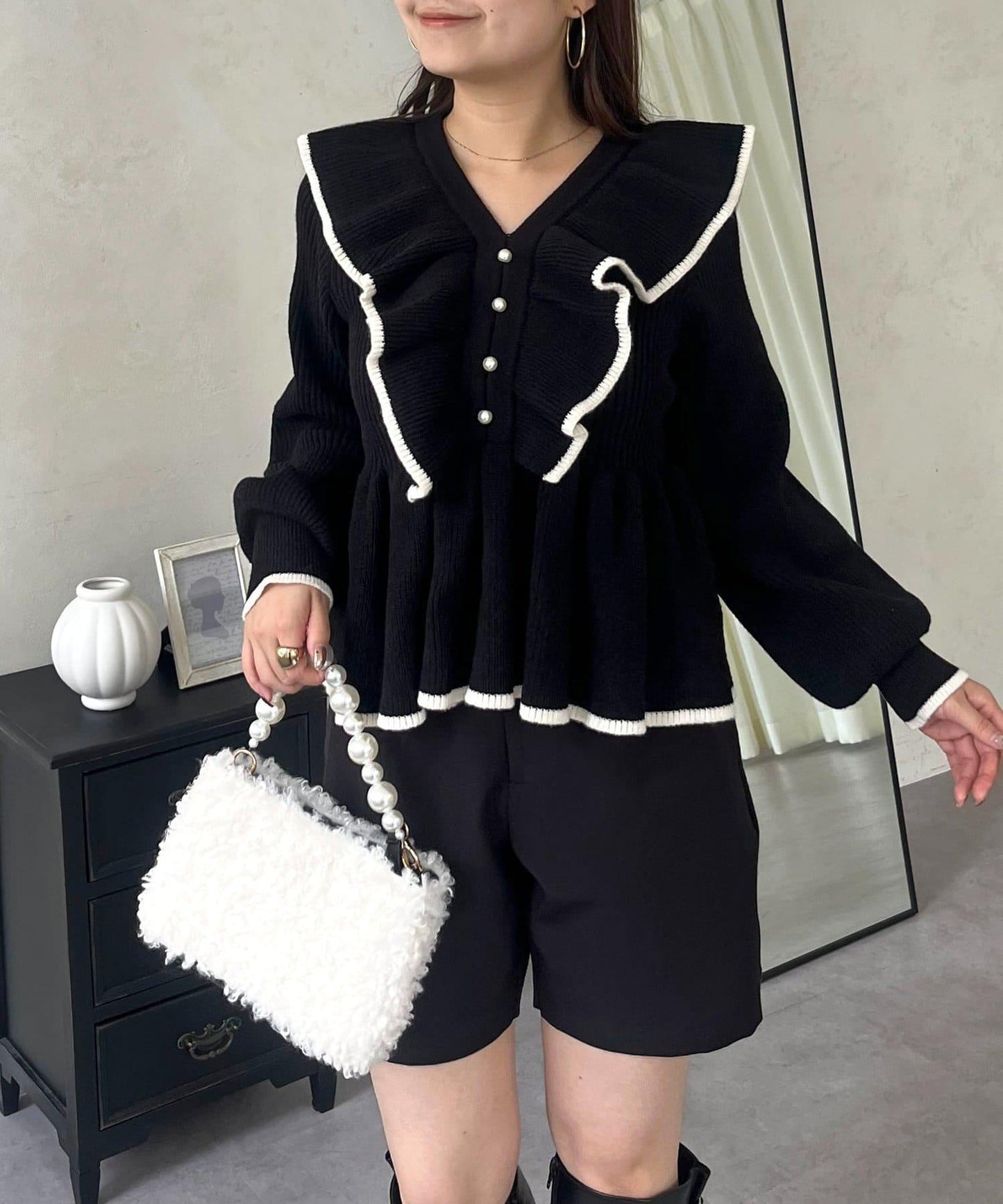 珍珠扣拼色荷葉邊短款針織衫