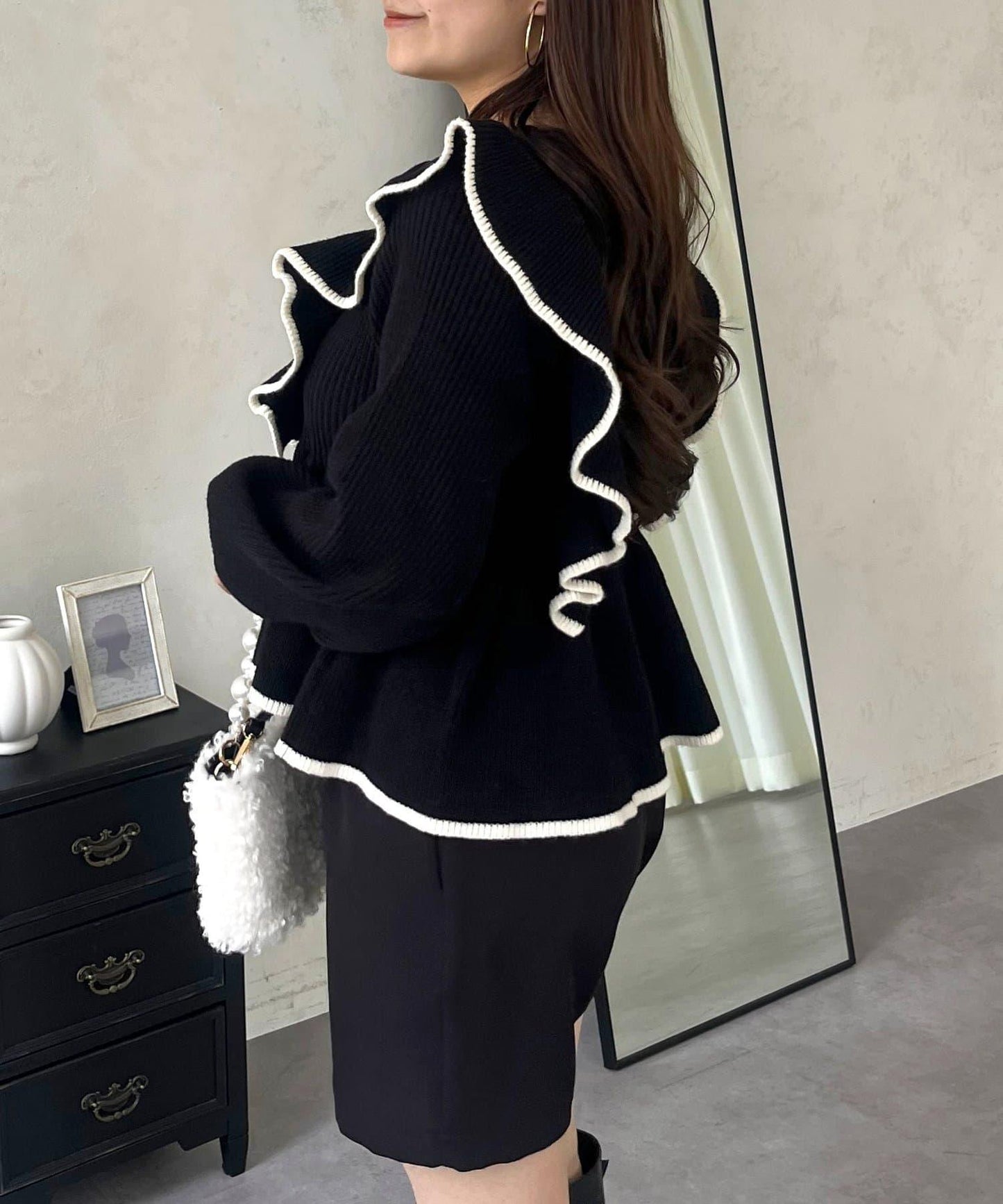 珍珠扣拼色荷葉邊短款針織衫