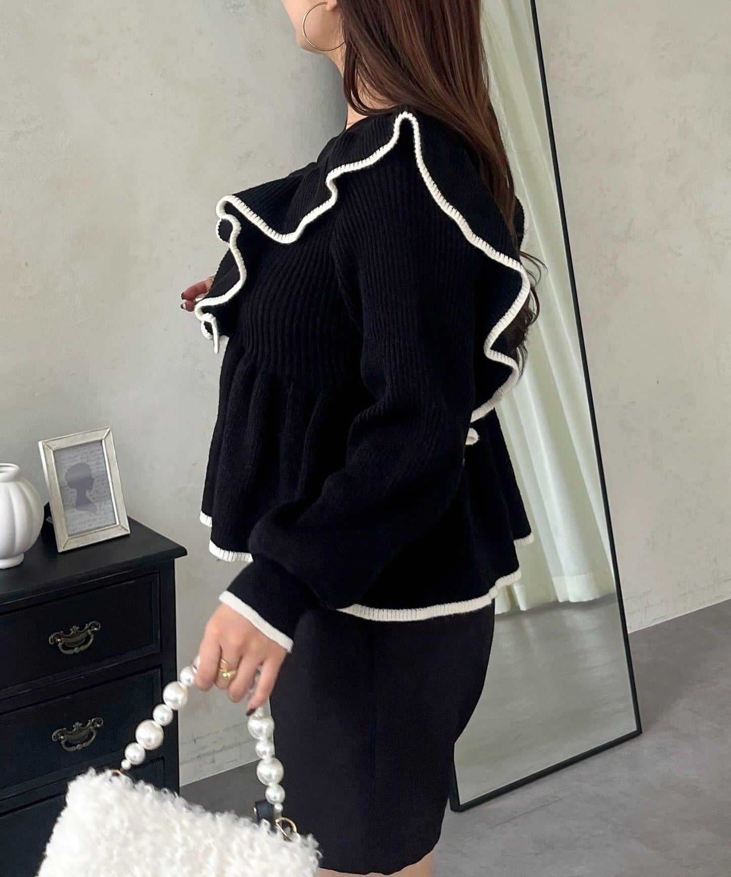 珍珠扣拼色荷葉邊短款針織衫