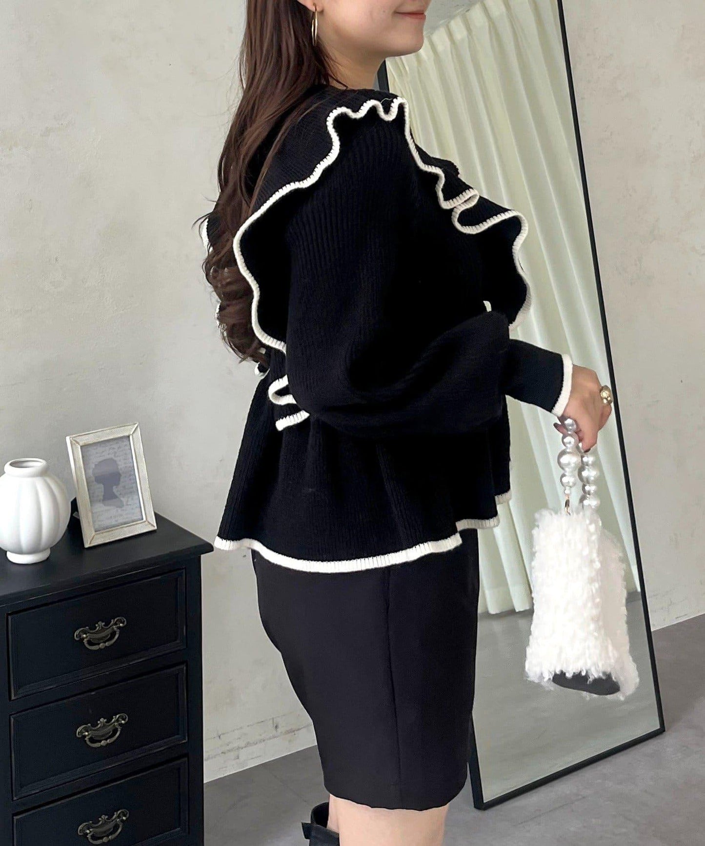 珍珠扣拼色荷葉邊短款針織衫