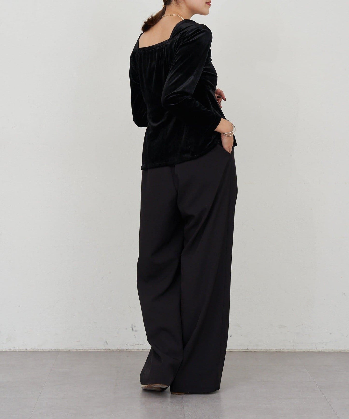 天鵝絨荷葉邊下襬套頭衫