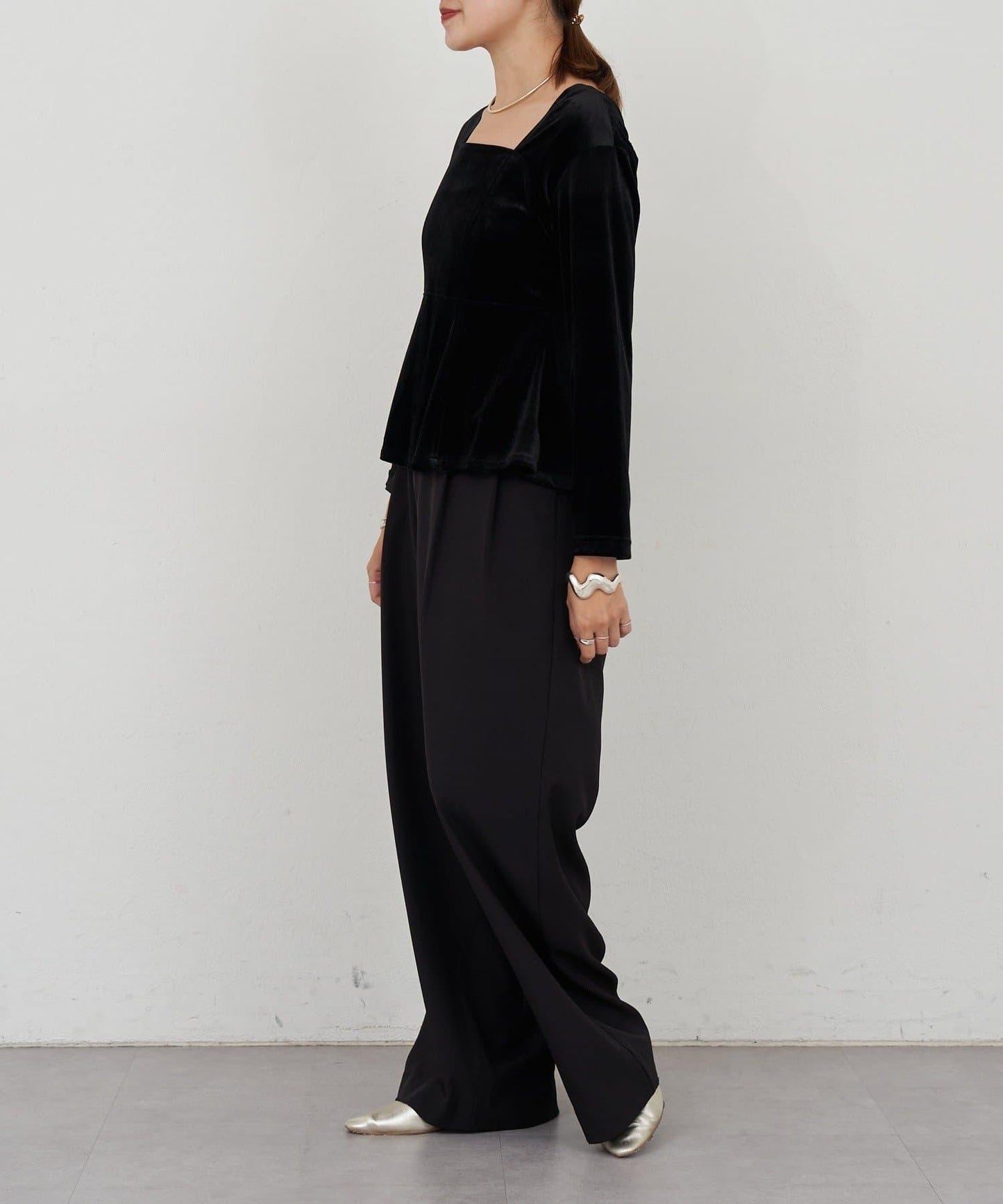 天鵝絨荷葉邊下襬套頭衫