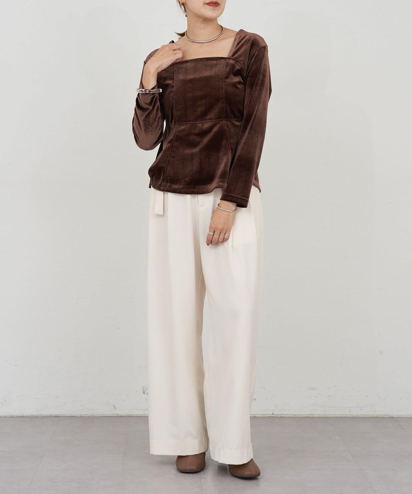 天鵝絨荷葉邊下襬套頭衫