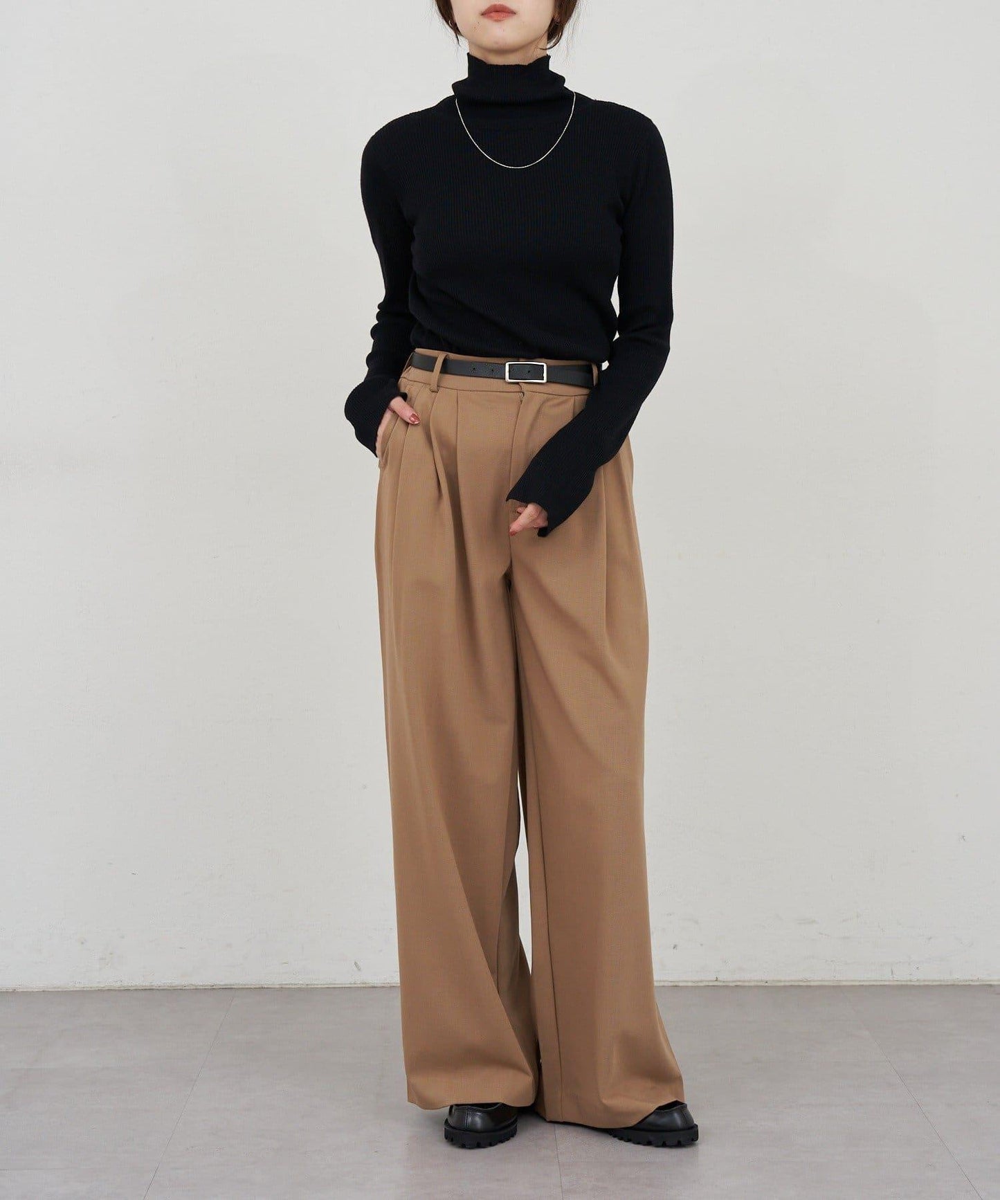 高領羅紋針織衫