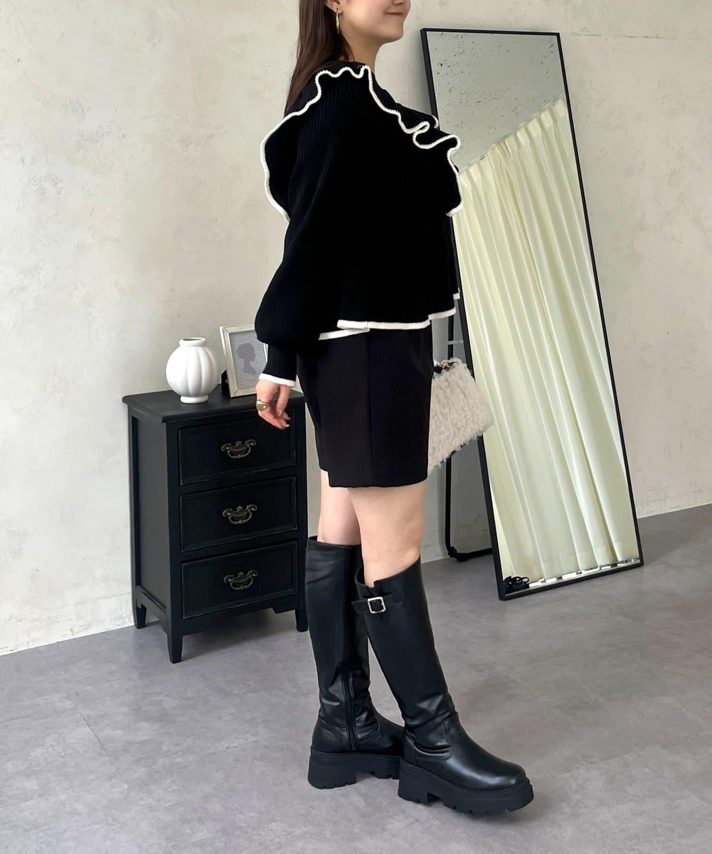 珍珠扣拼色荷葉邊短款針織衫