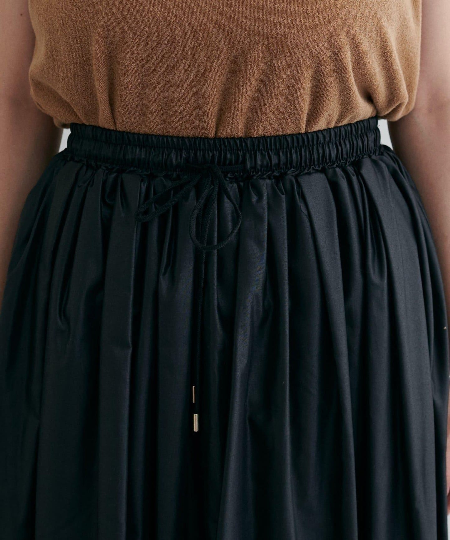 【LARUTA】塗層棉質褶皺半身裙