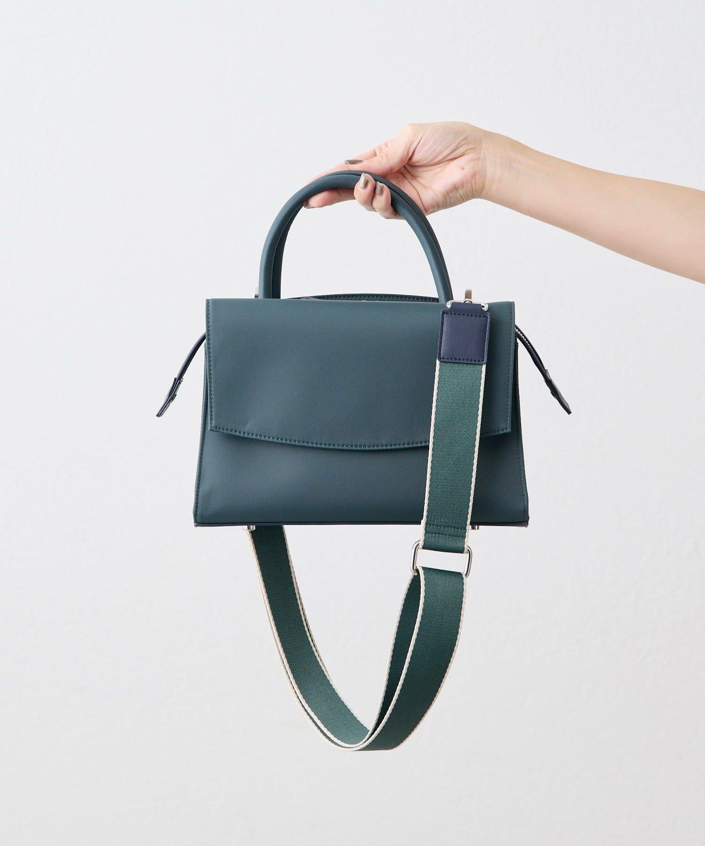 可容納500ml塑料瓶！簡約防潑水托特包S