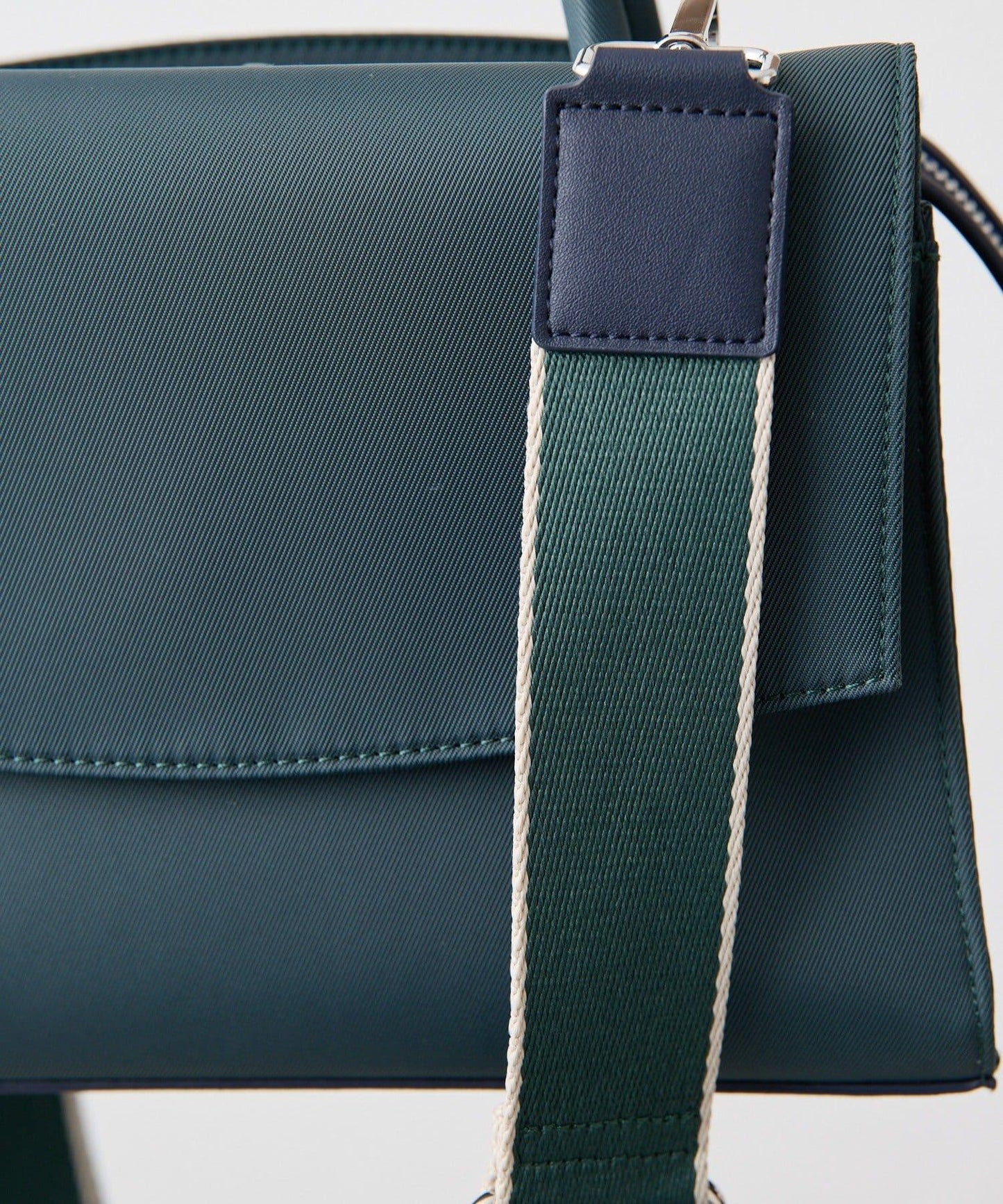 可容納500ml塑料瓶！簡約防潑水托特包S