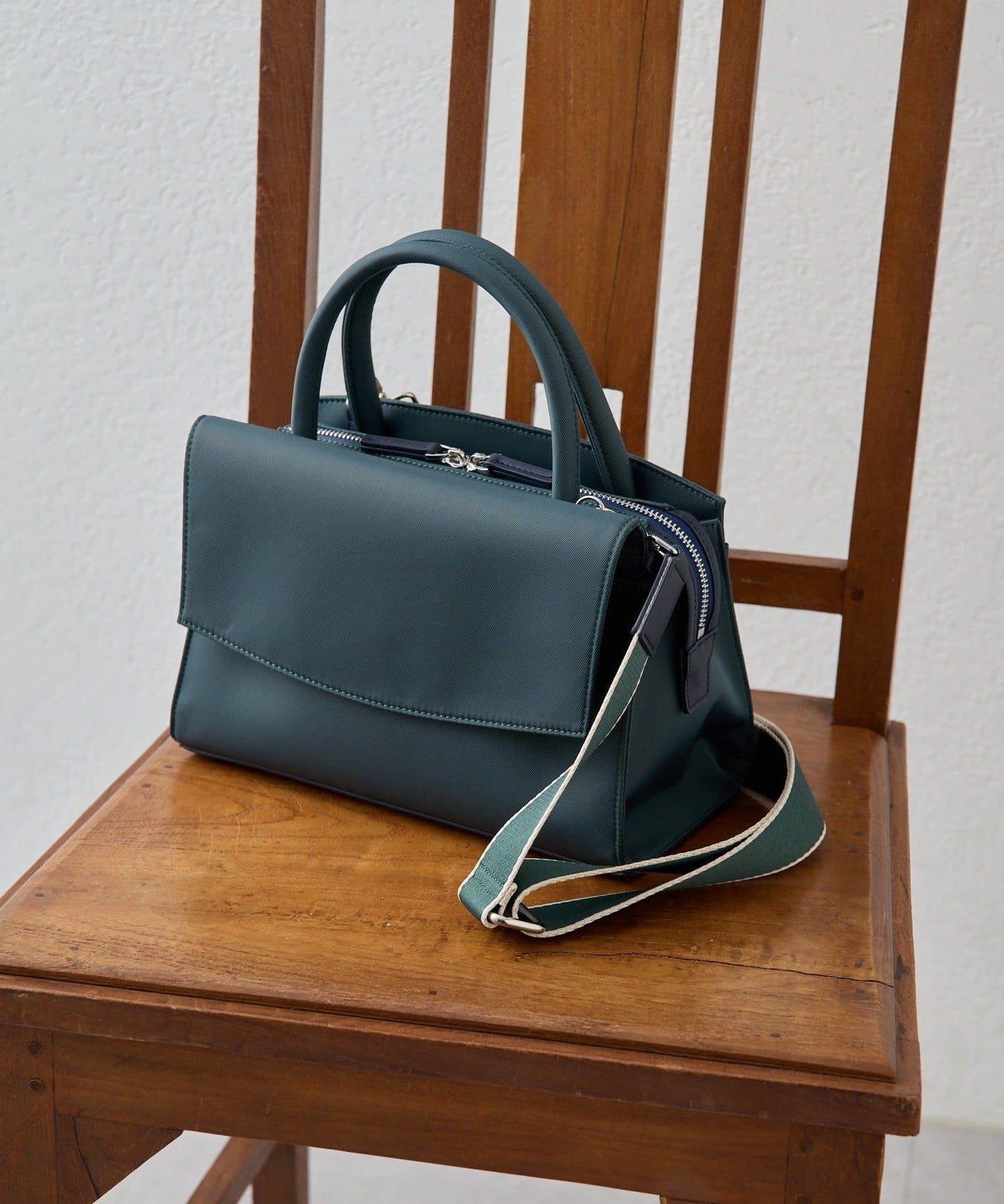 可容納500ml塑料瓶！簡約防潑水托特包S