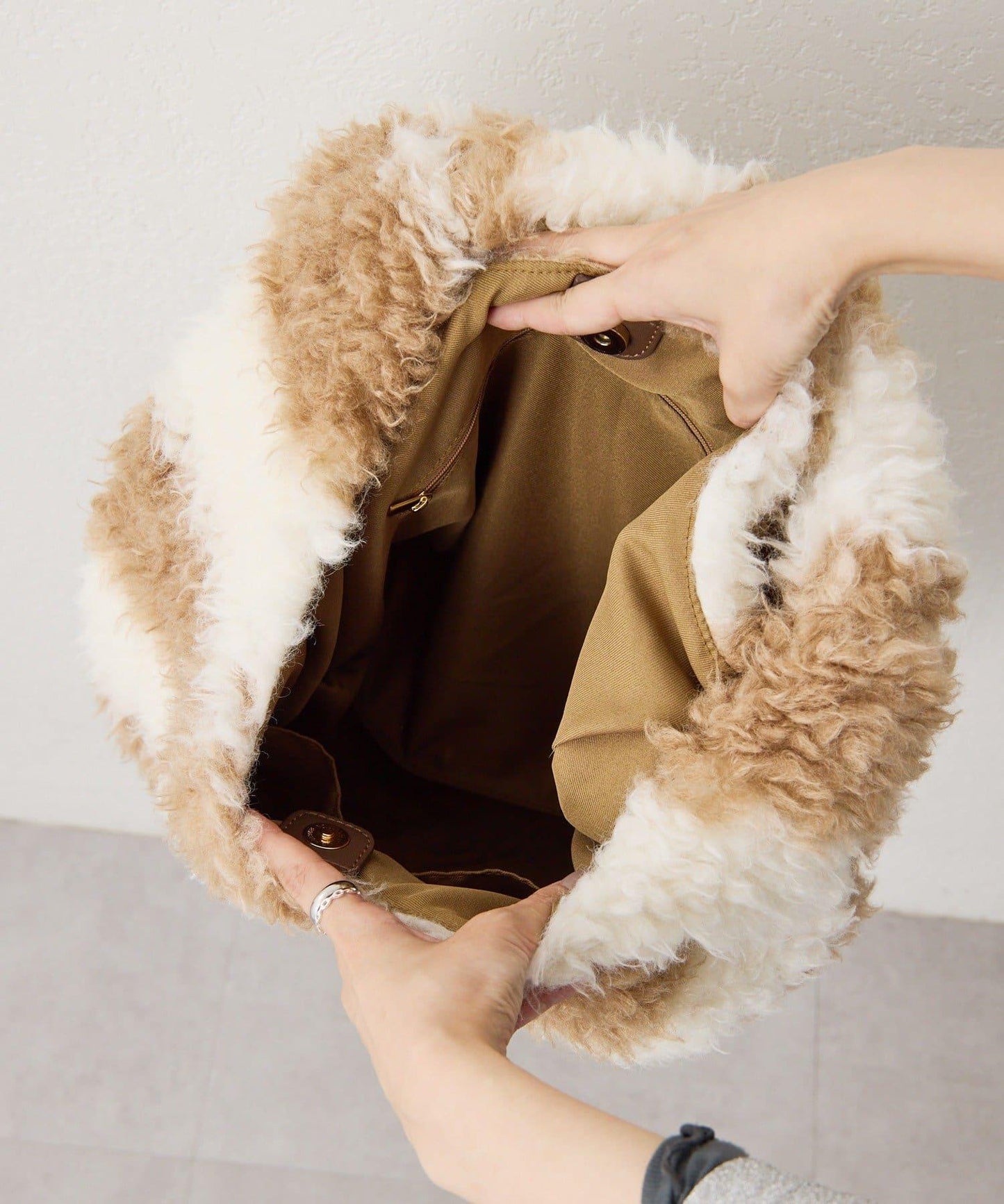 【ear PAPILLONNER】毛絨手提包