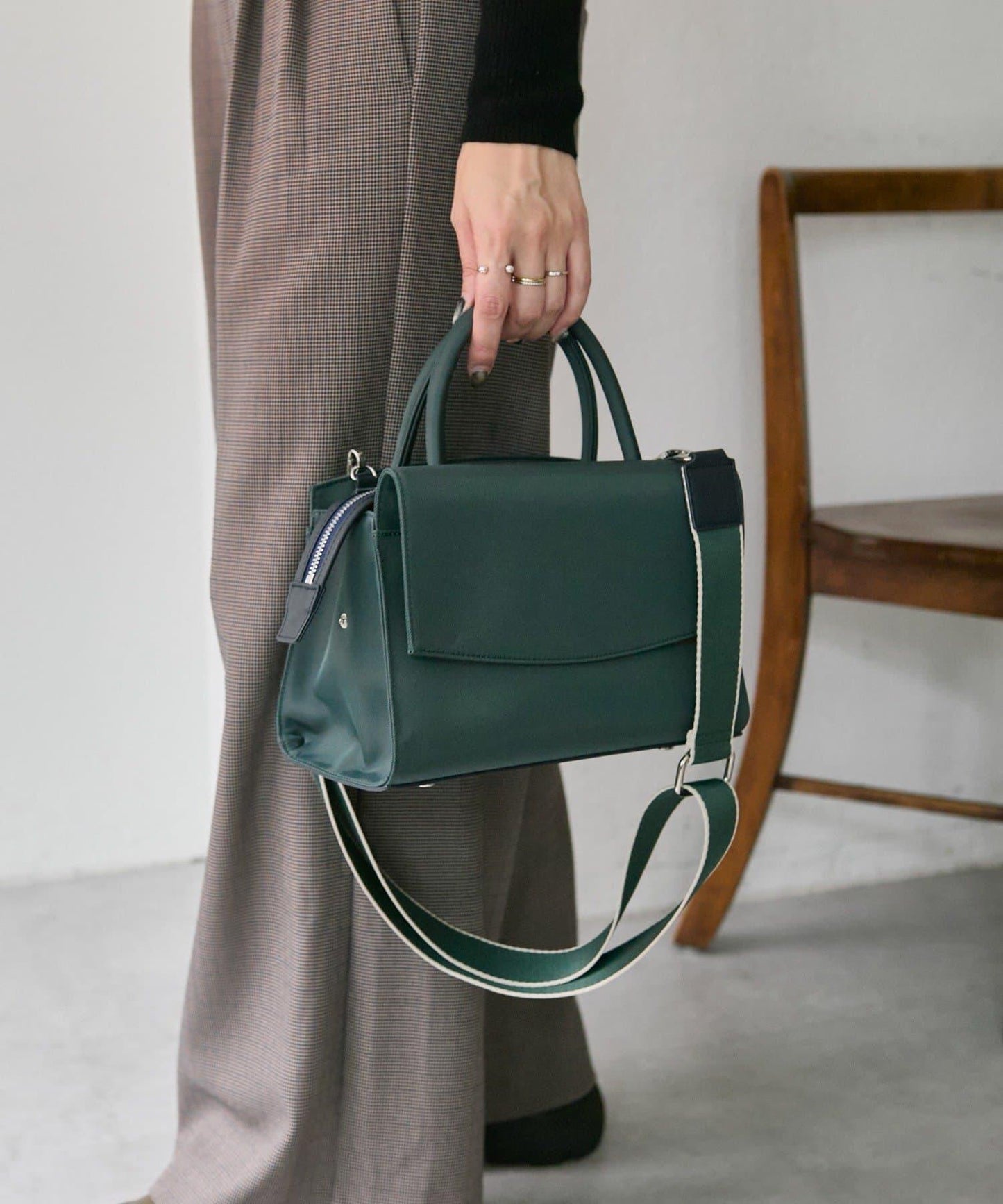 可容納500ml塑料瓶！簡約防潑水托特包S