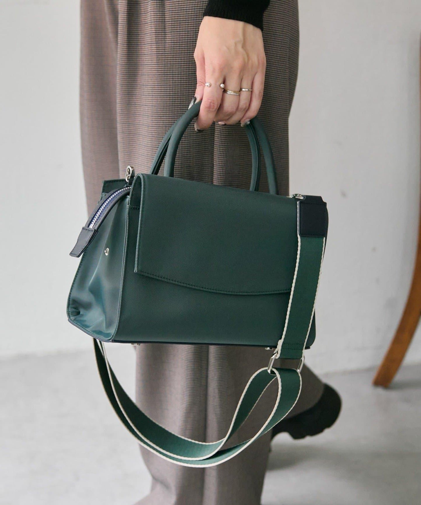 可容納500ml塑料瓶！簡約防潑水托特包S