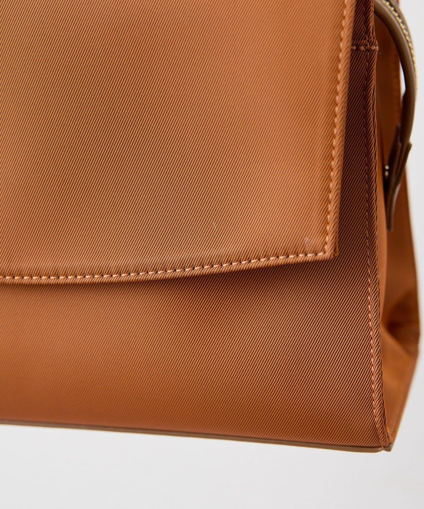 可容納500ml塑料瓶！簡約防潑水托特包S