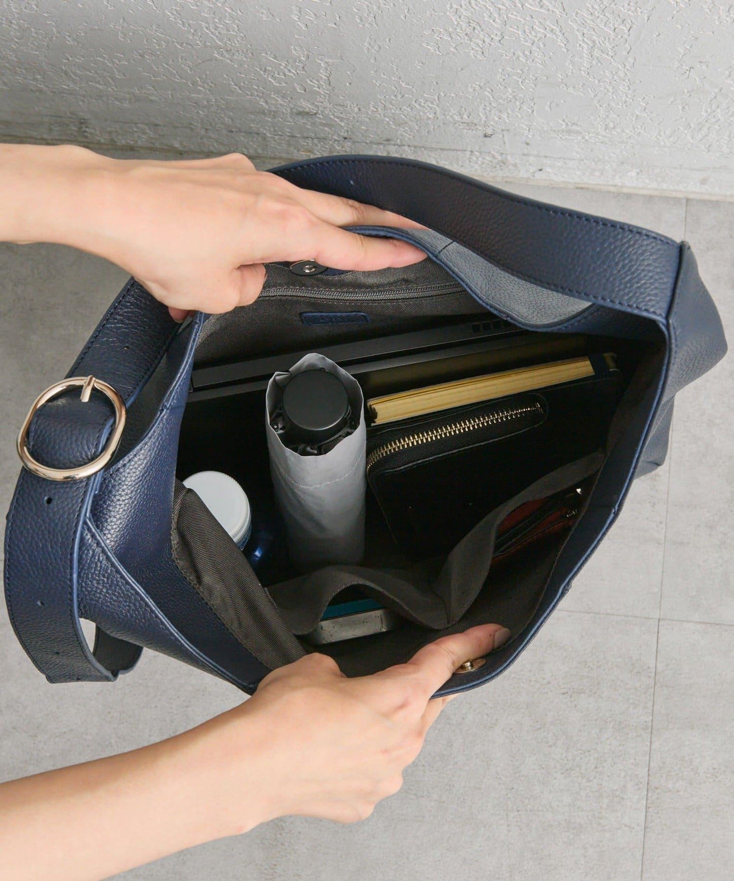 《本革/A4尺寸適用》長肩帶單肩包