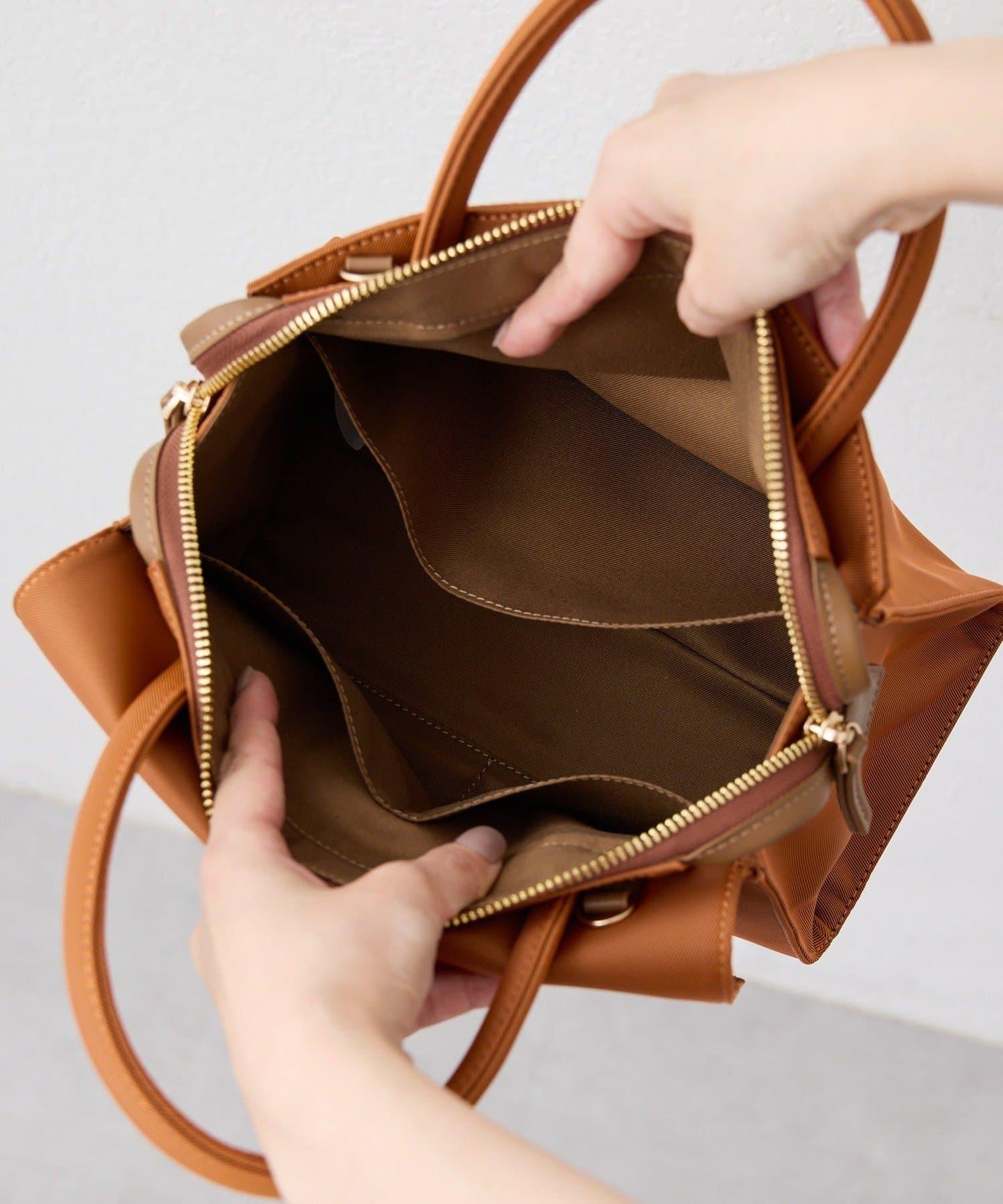 可容納500ml塑料瓶！簡約防潑水托特包S