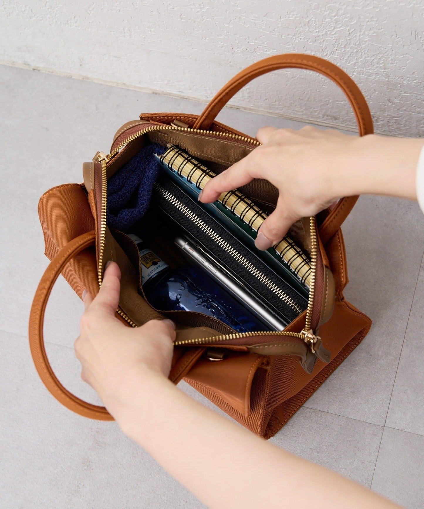 可容納500ml塑料瓶！簡約防潑水托特包S