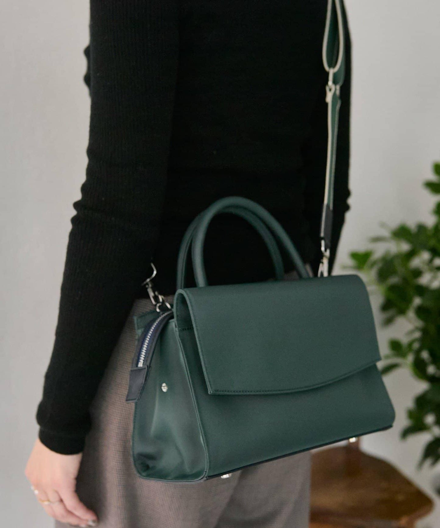 可容納500ml塑料瓶！簡約防潑水托特包S