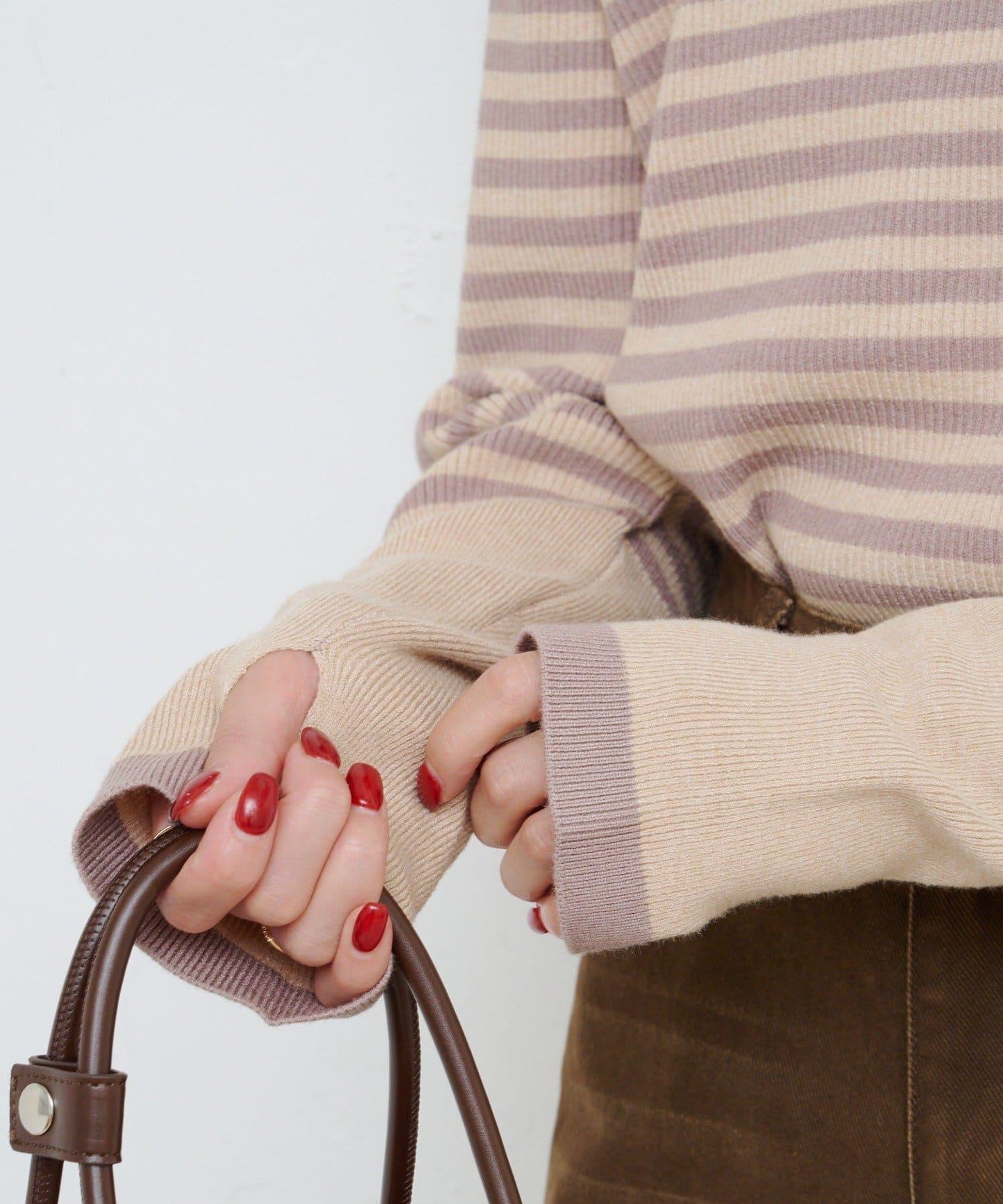 B條紋指洞針織上衣