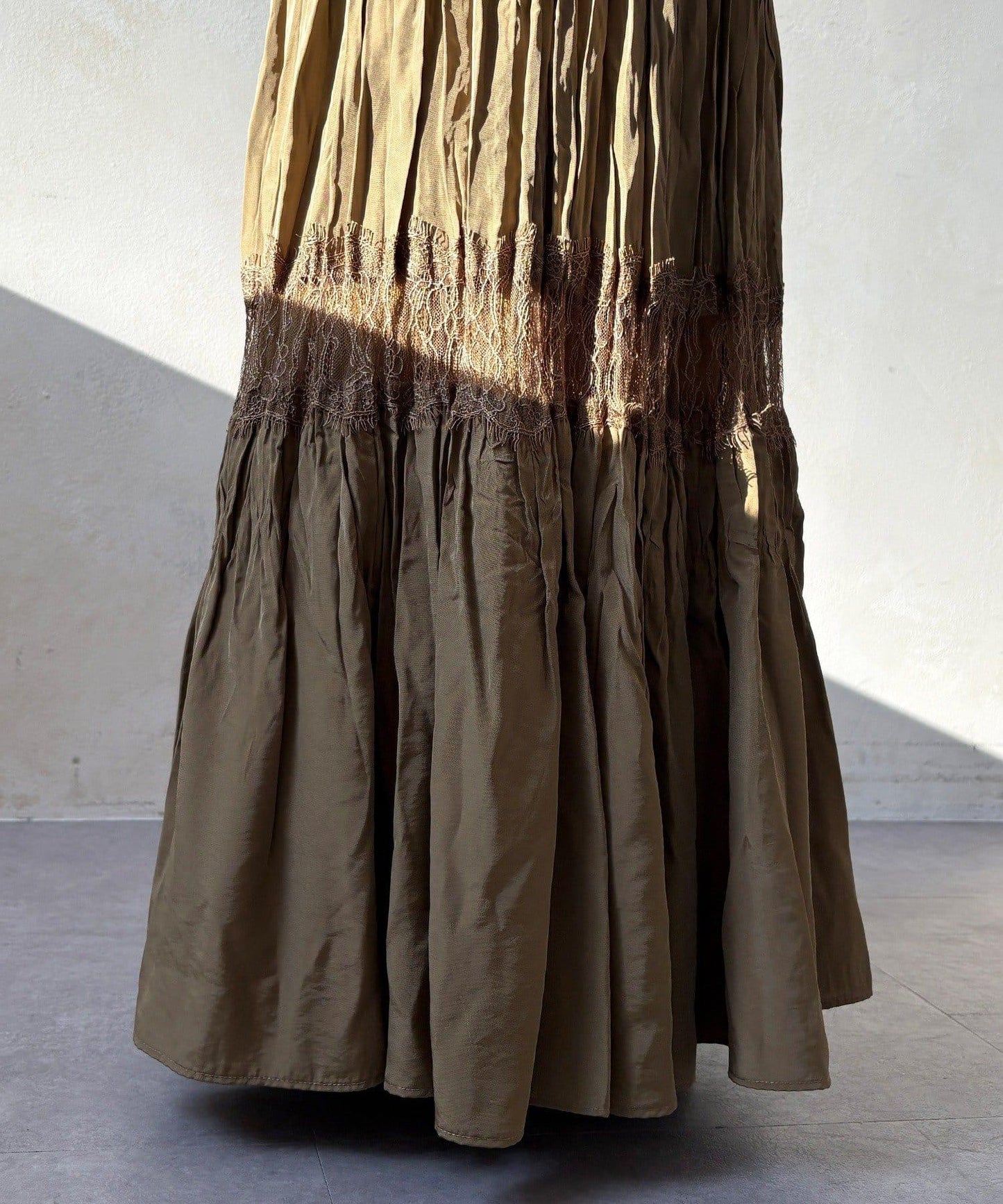 蕾絲拼接褶皺半身裙