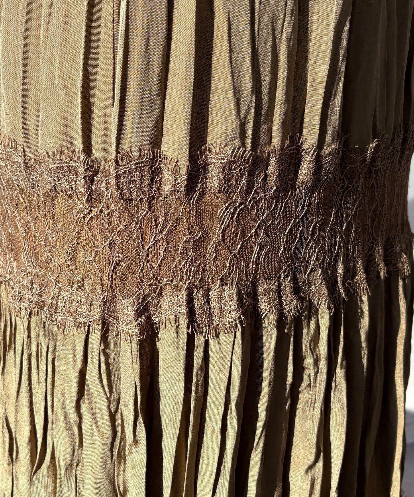 蕾絲拼接褶皺半身裙