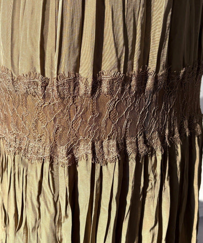 蕾絲拼接褶皺半身裙