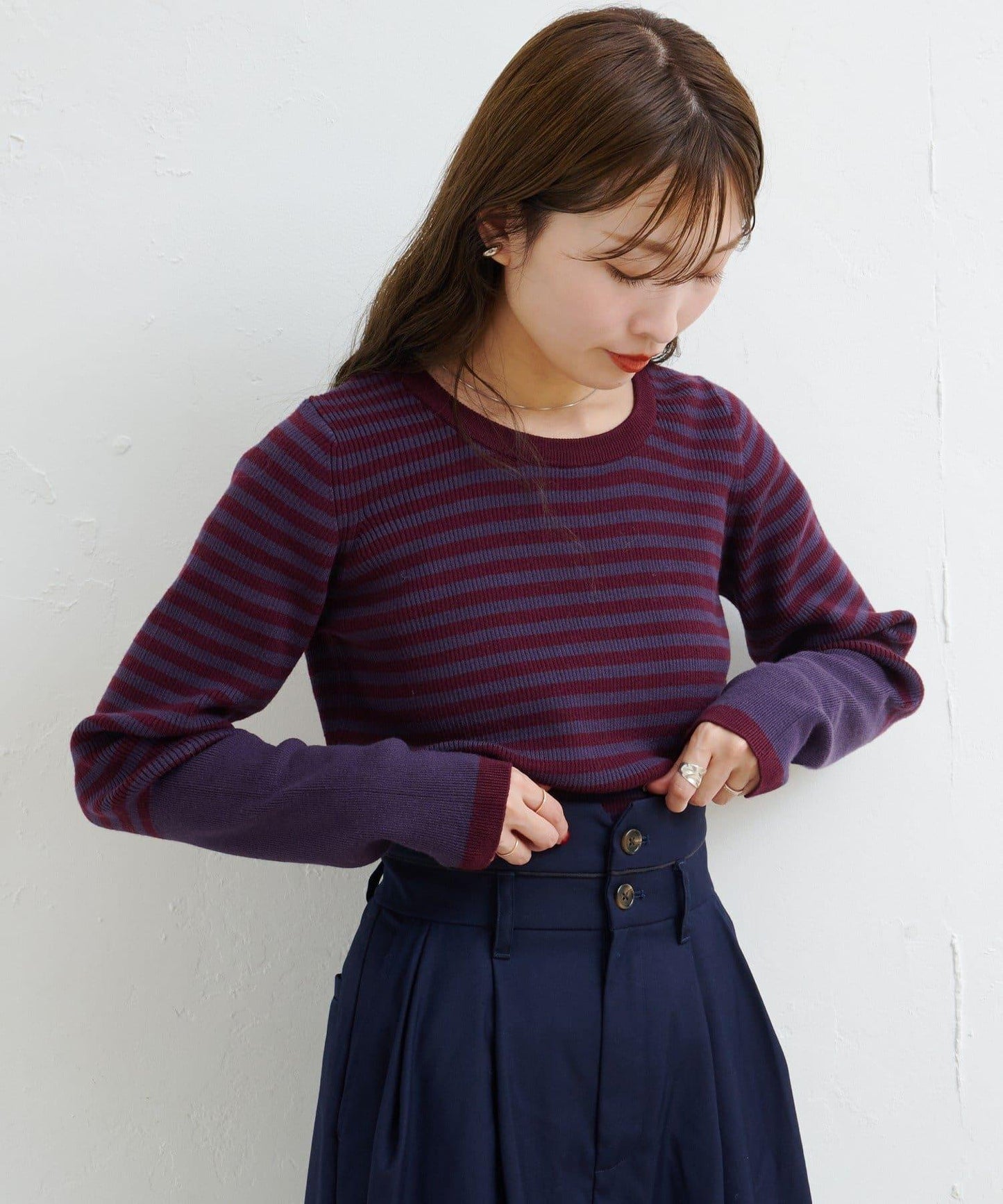 B條紋指洞針織上衣