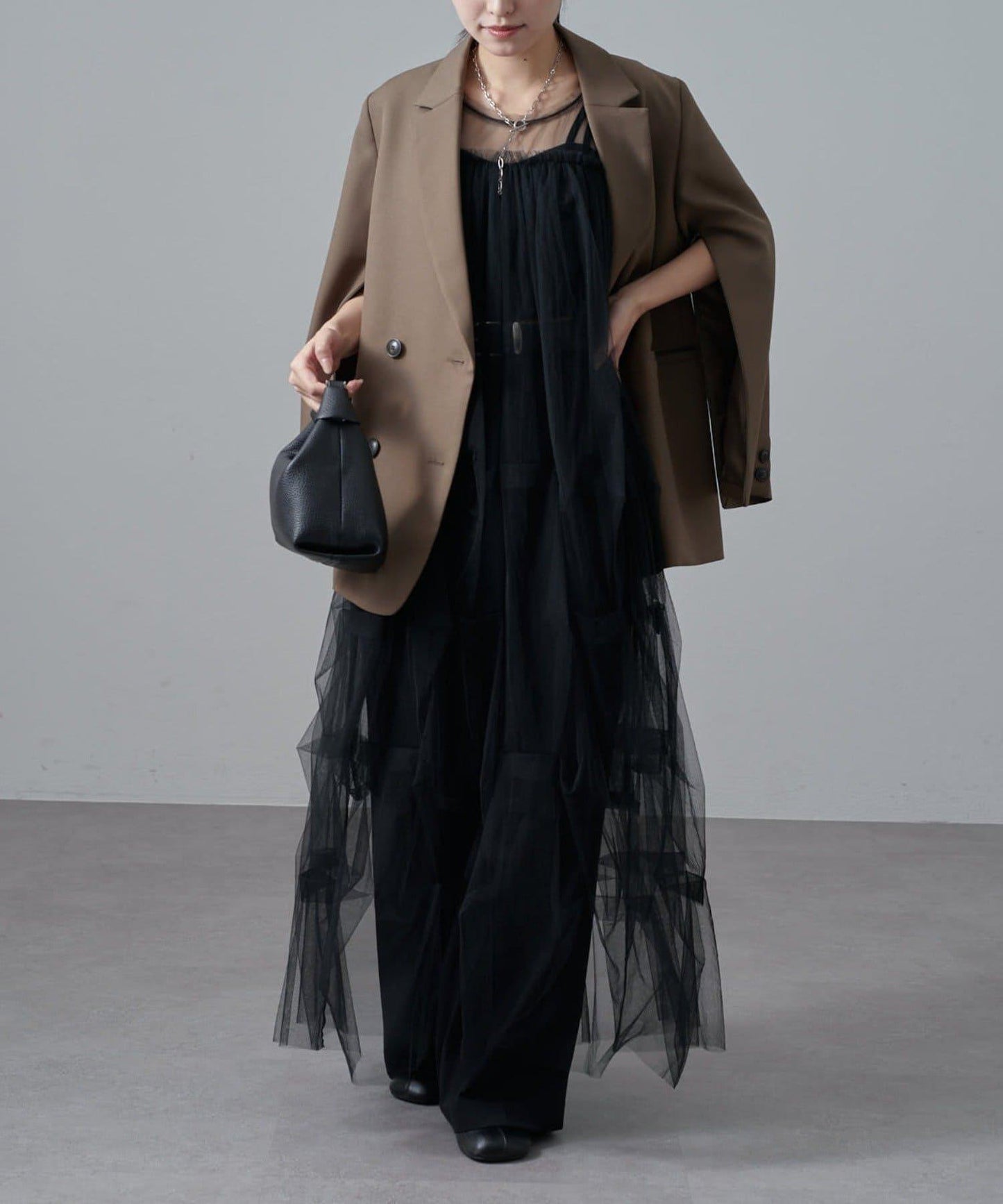 軟紗泡泡袖連衣裙