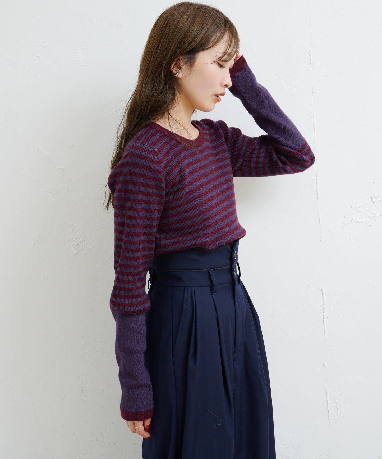 B條紋指洞針織上衣