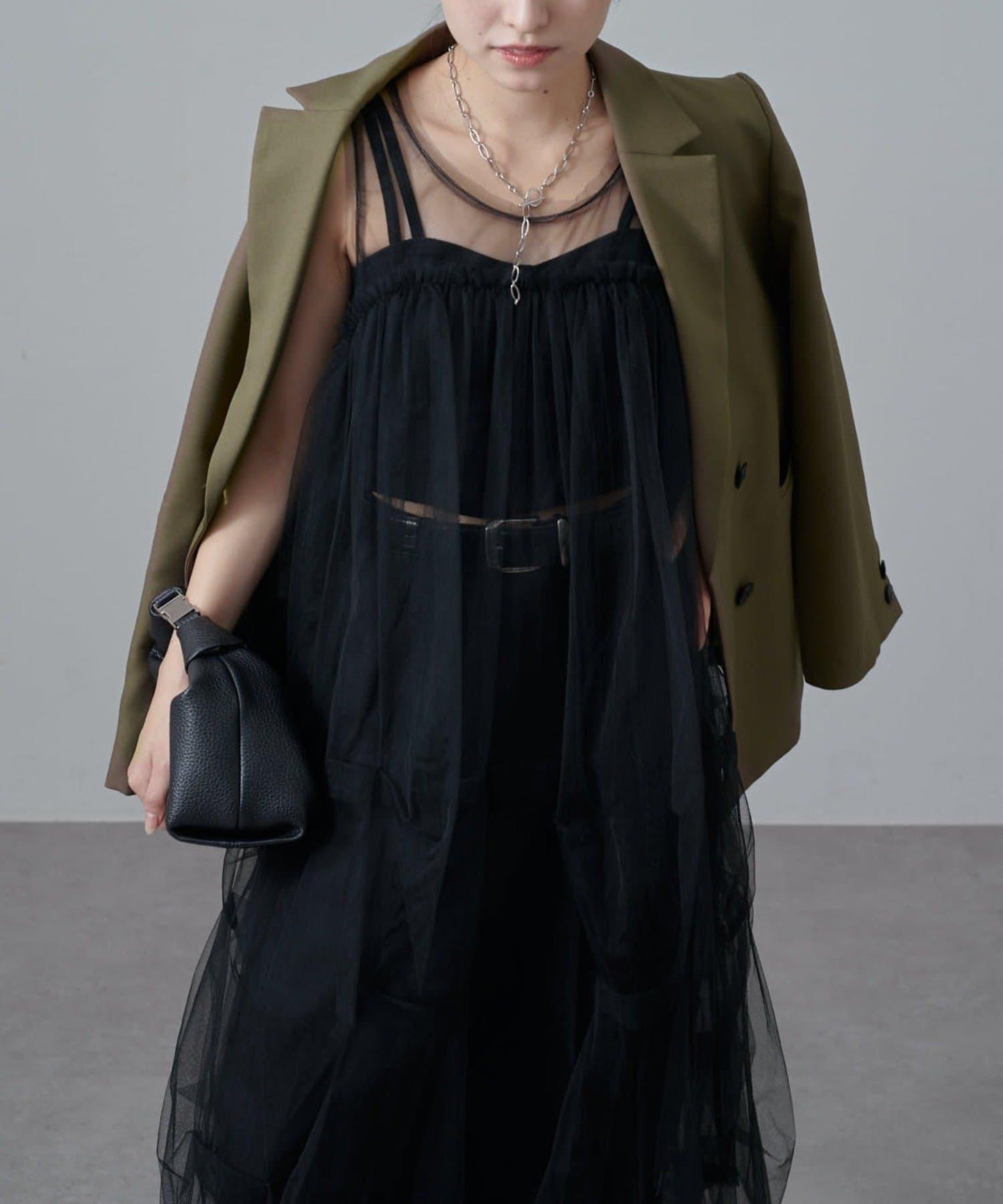 軟紗泡泡袖連衣裙