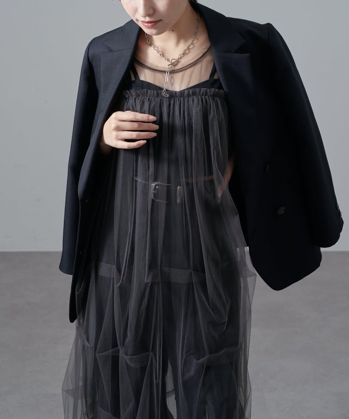 軟紗泡泡袖連衣裙