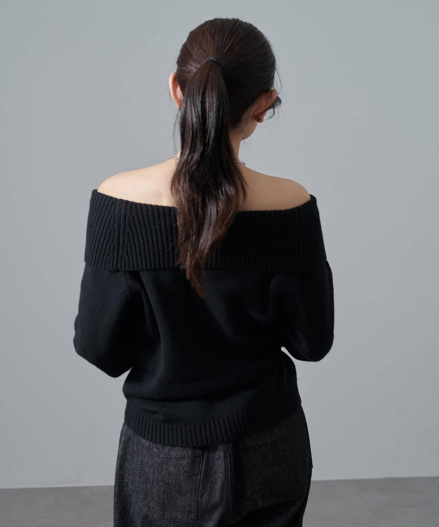 一字肩下襬設計針織套頭衫