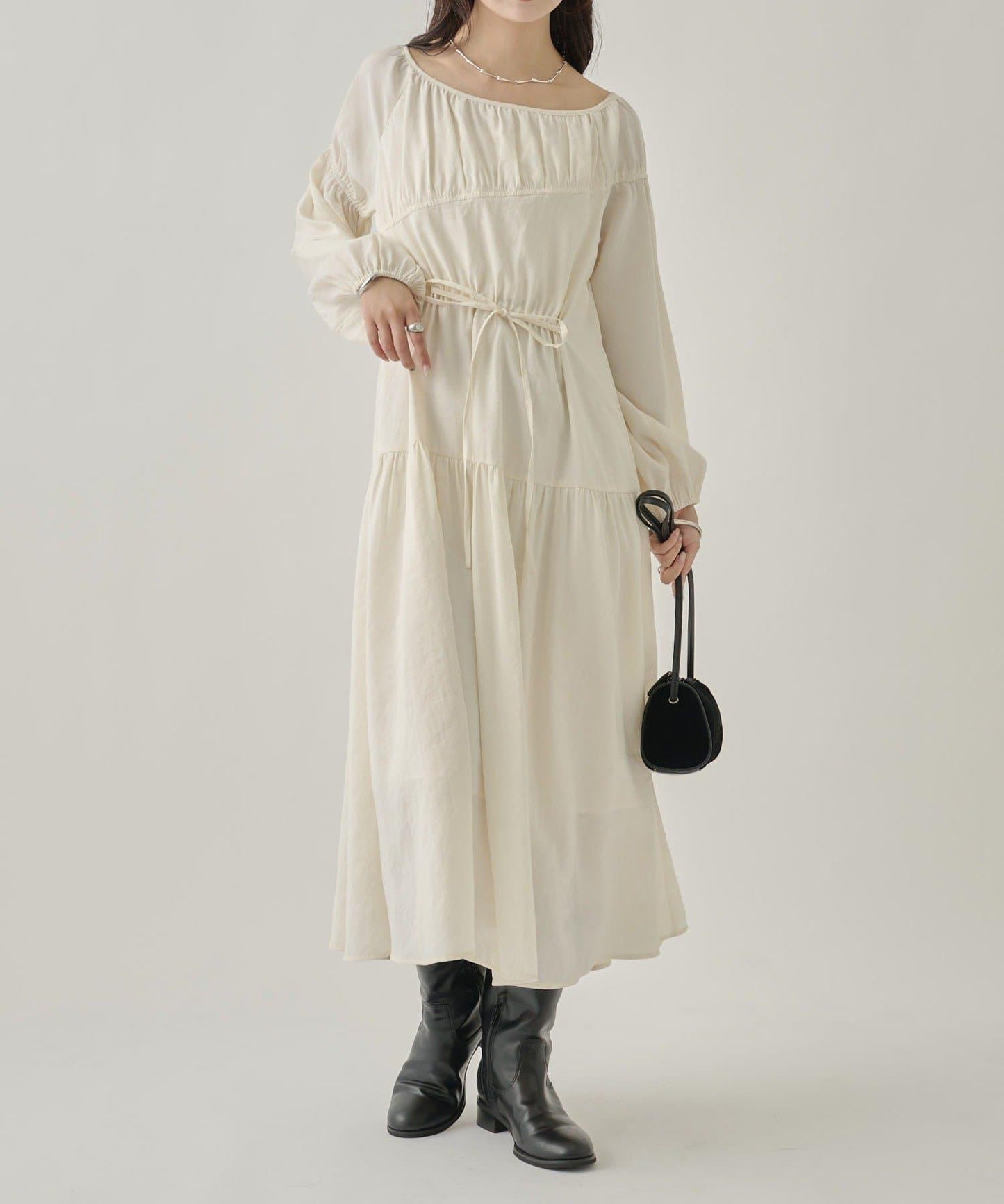 露肩抽繩連衣裙