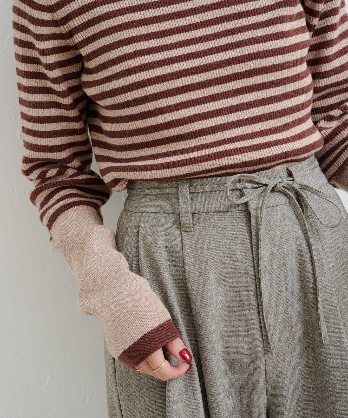 B條紋指洞針織上衣