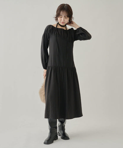 露肩抽繩連衣裙