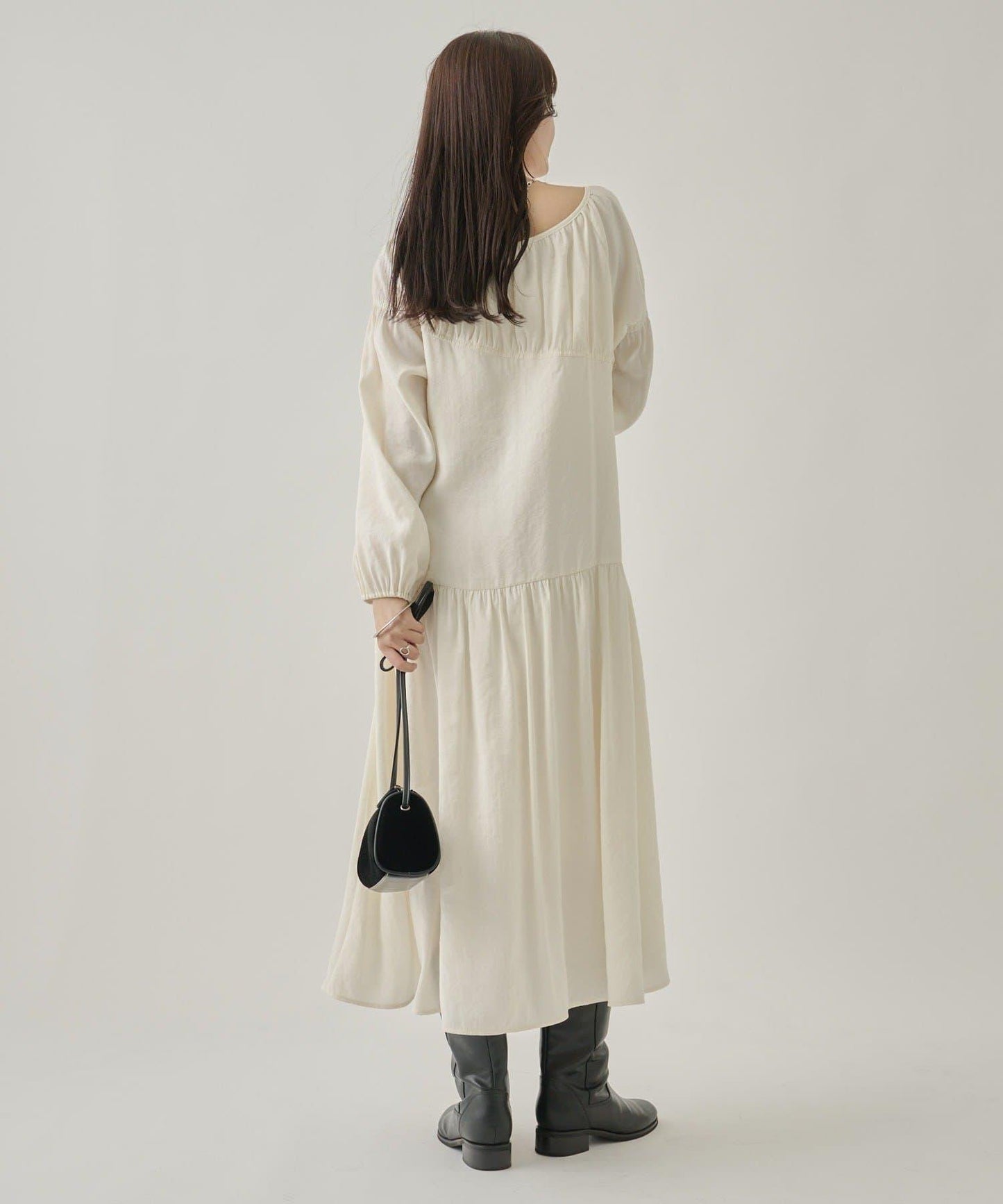 露肩抽繩連衣裙