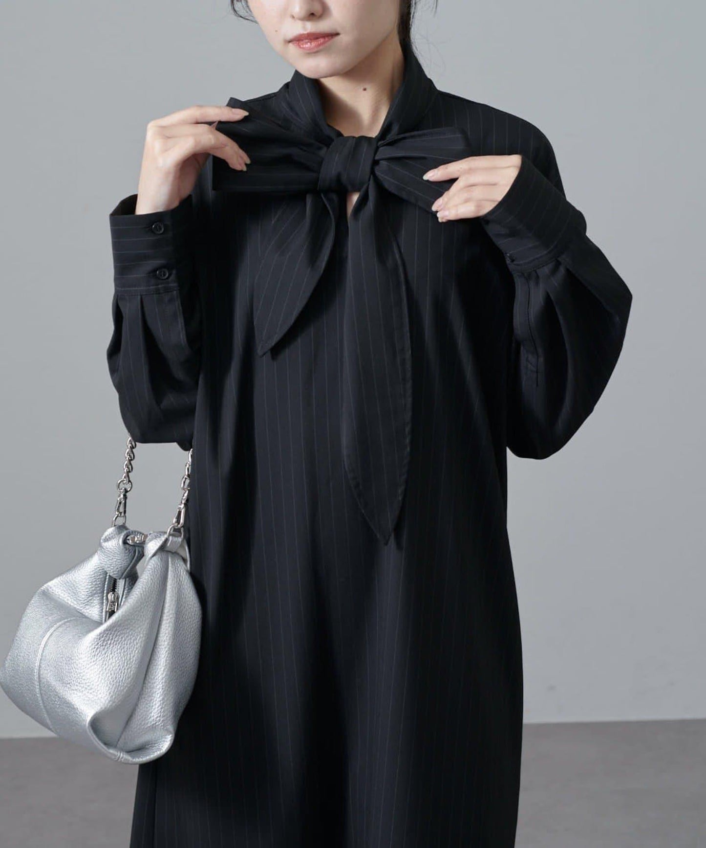 條紋蝴蝶結領連衣裙