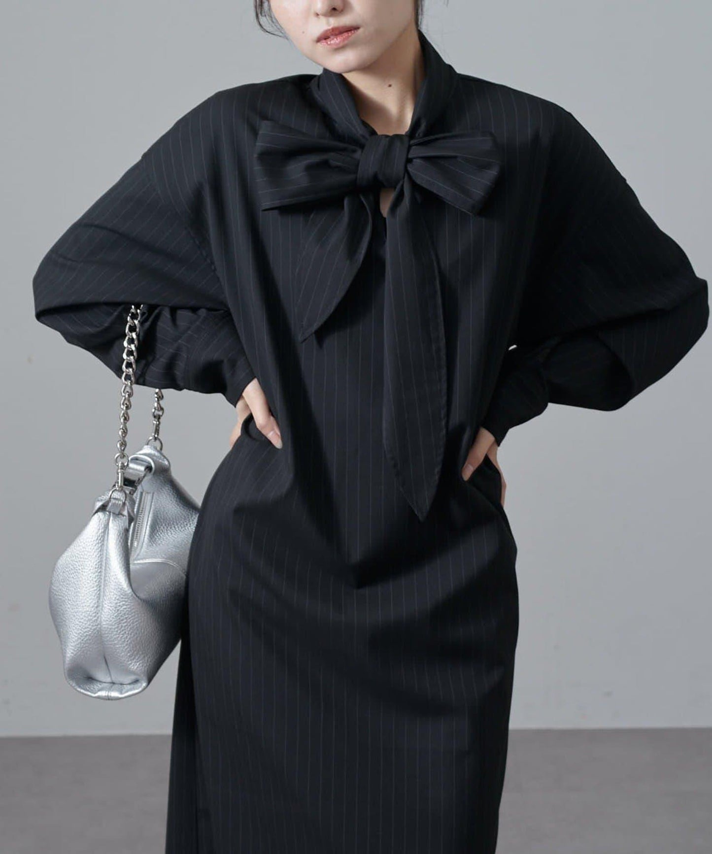 條紋蝴蝶結領連衣裙