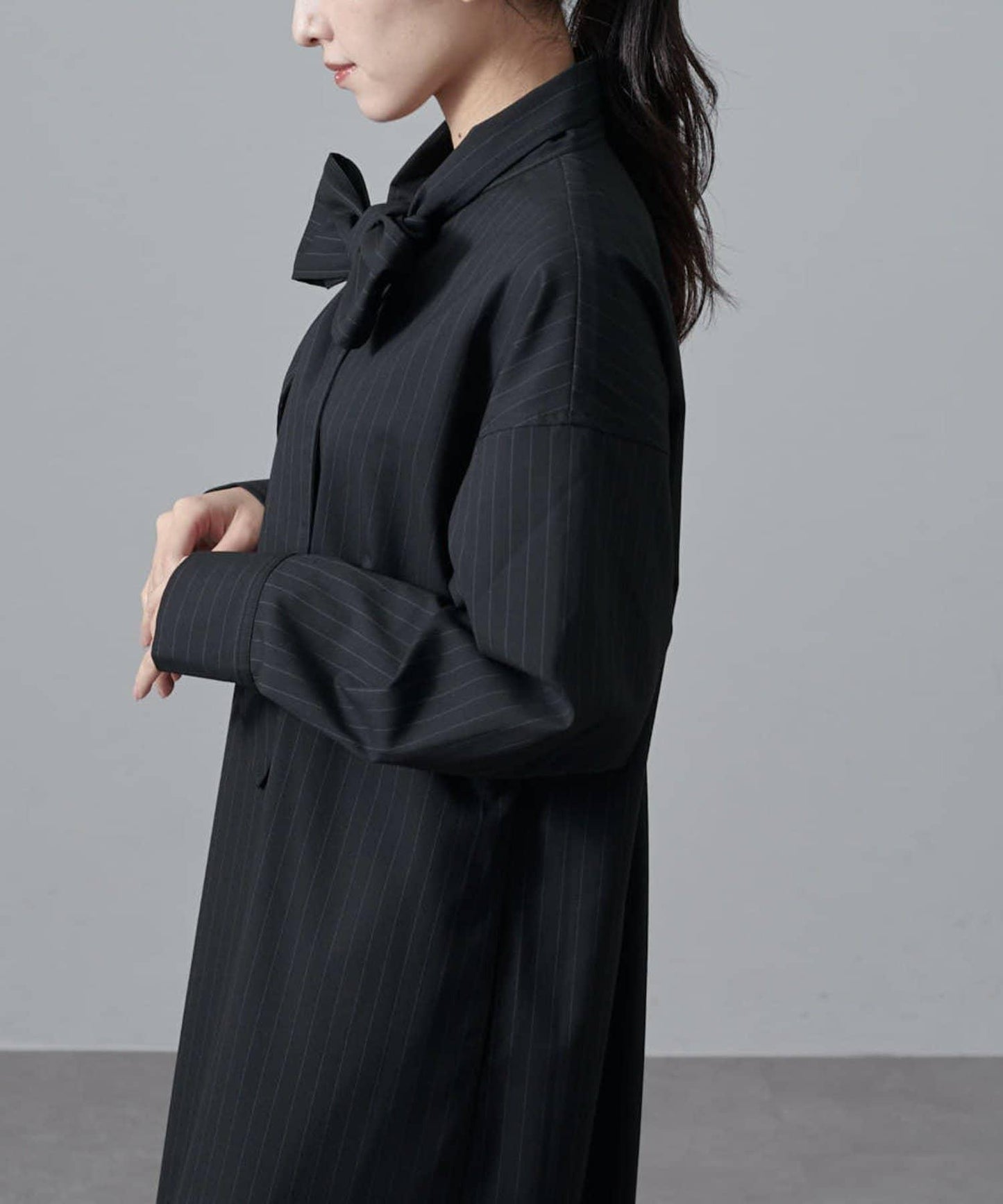 條紋蝴蝶結領連衣裙