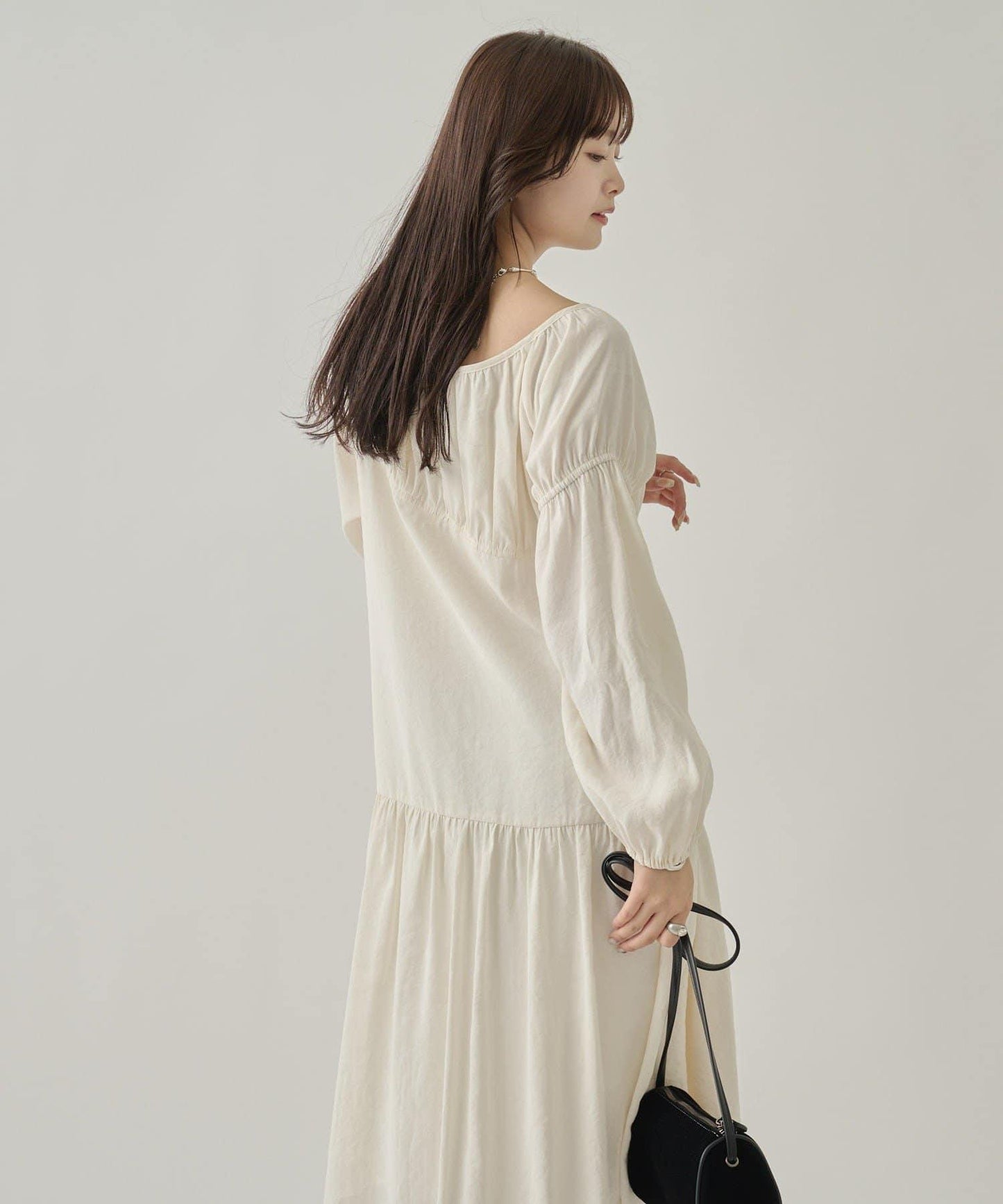 露肩抽繩連衣裙