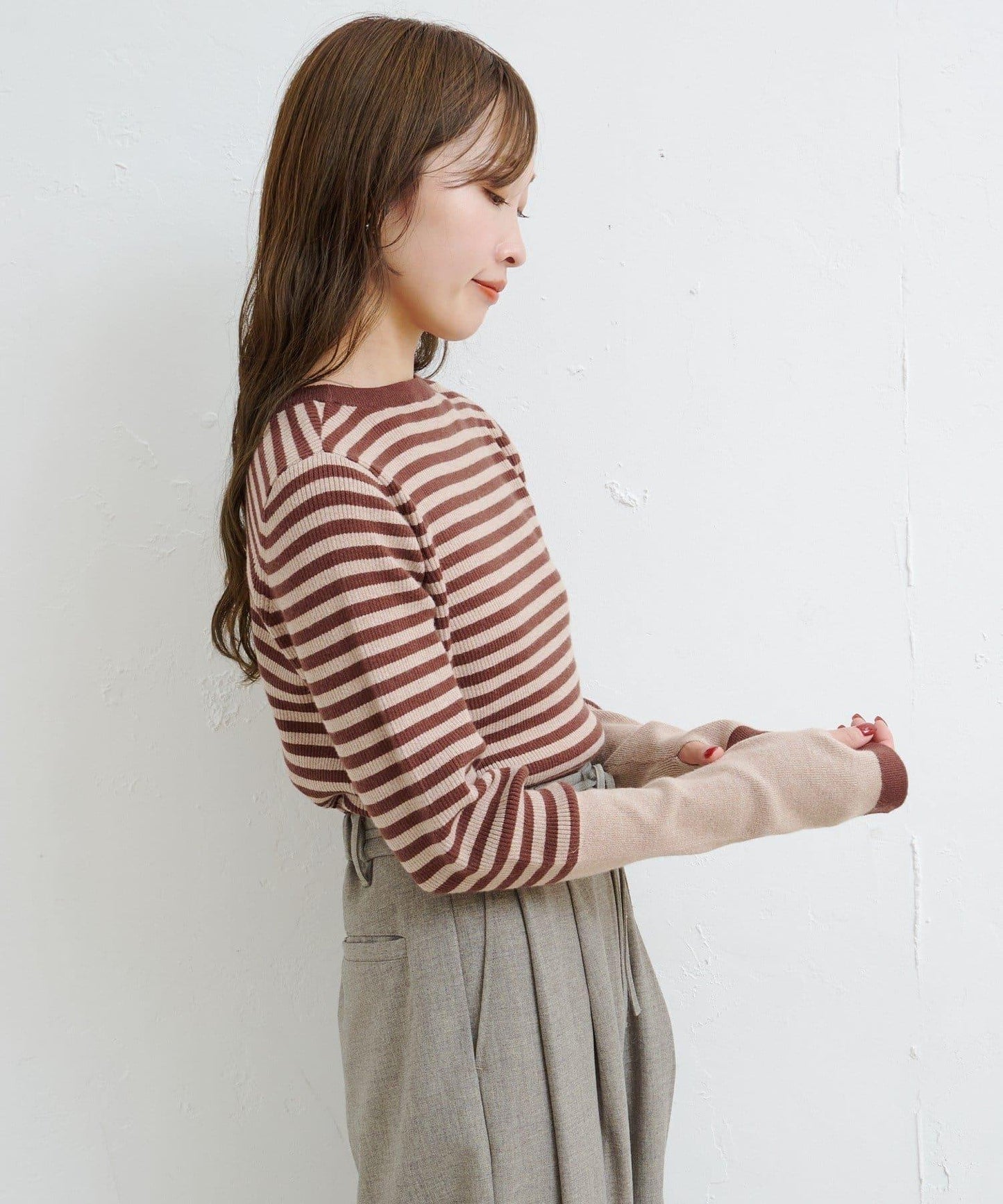 B條紋指洞針織上衣