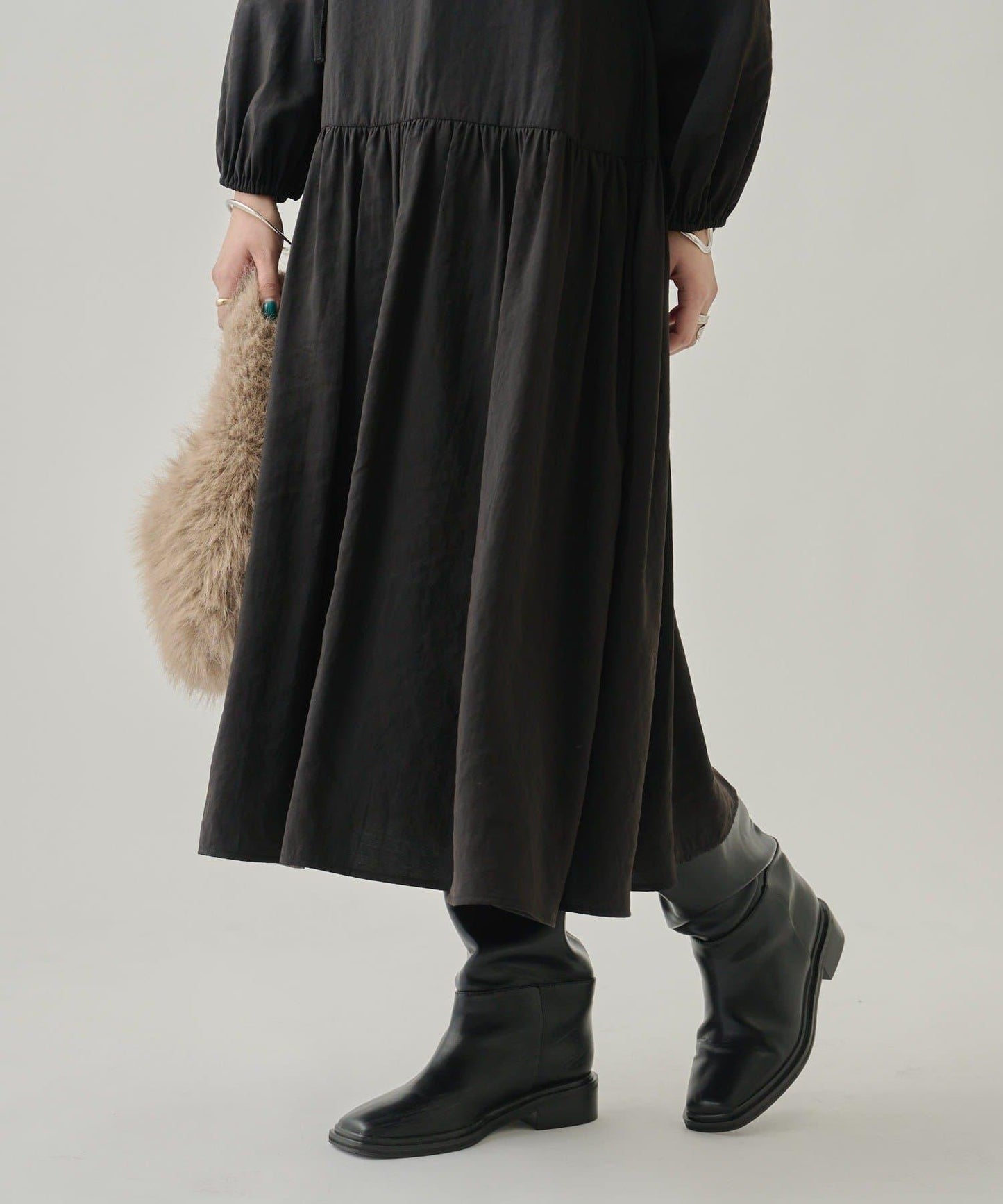 露肩抽繩連衣裙