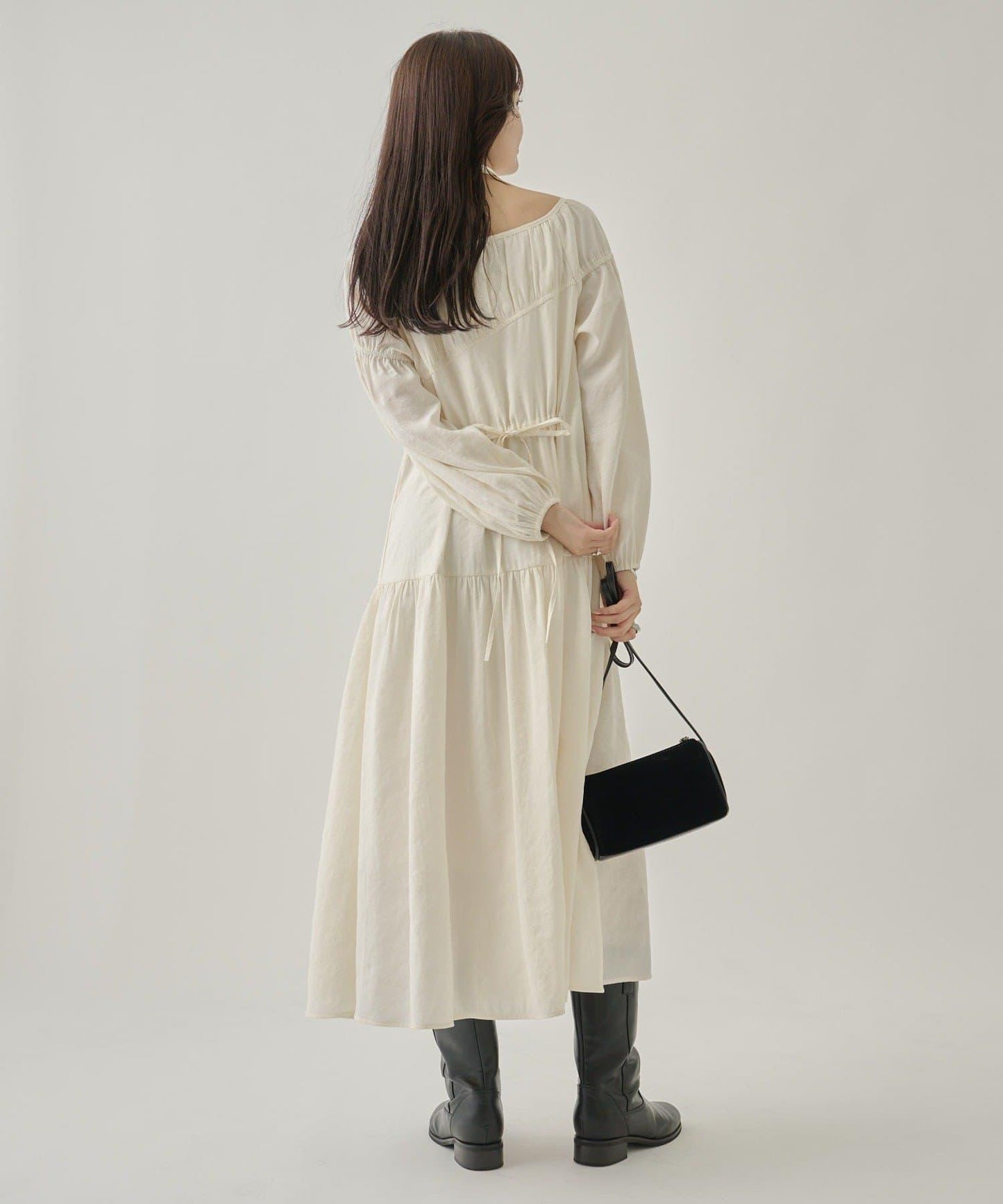 露肩抽繩連衣裙