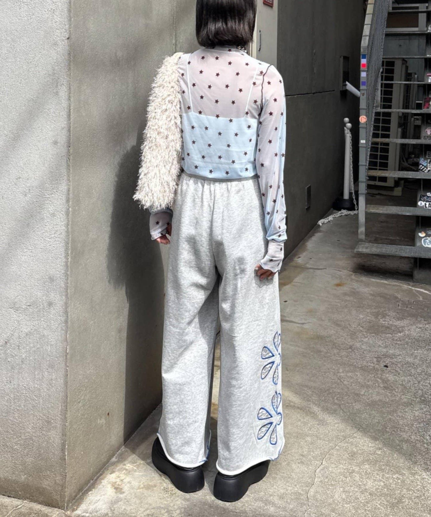 H.S花卉剪裁寬鬆衛褲