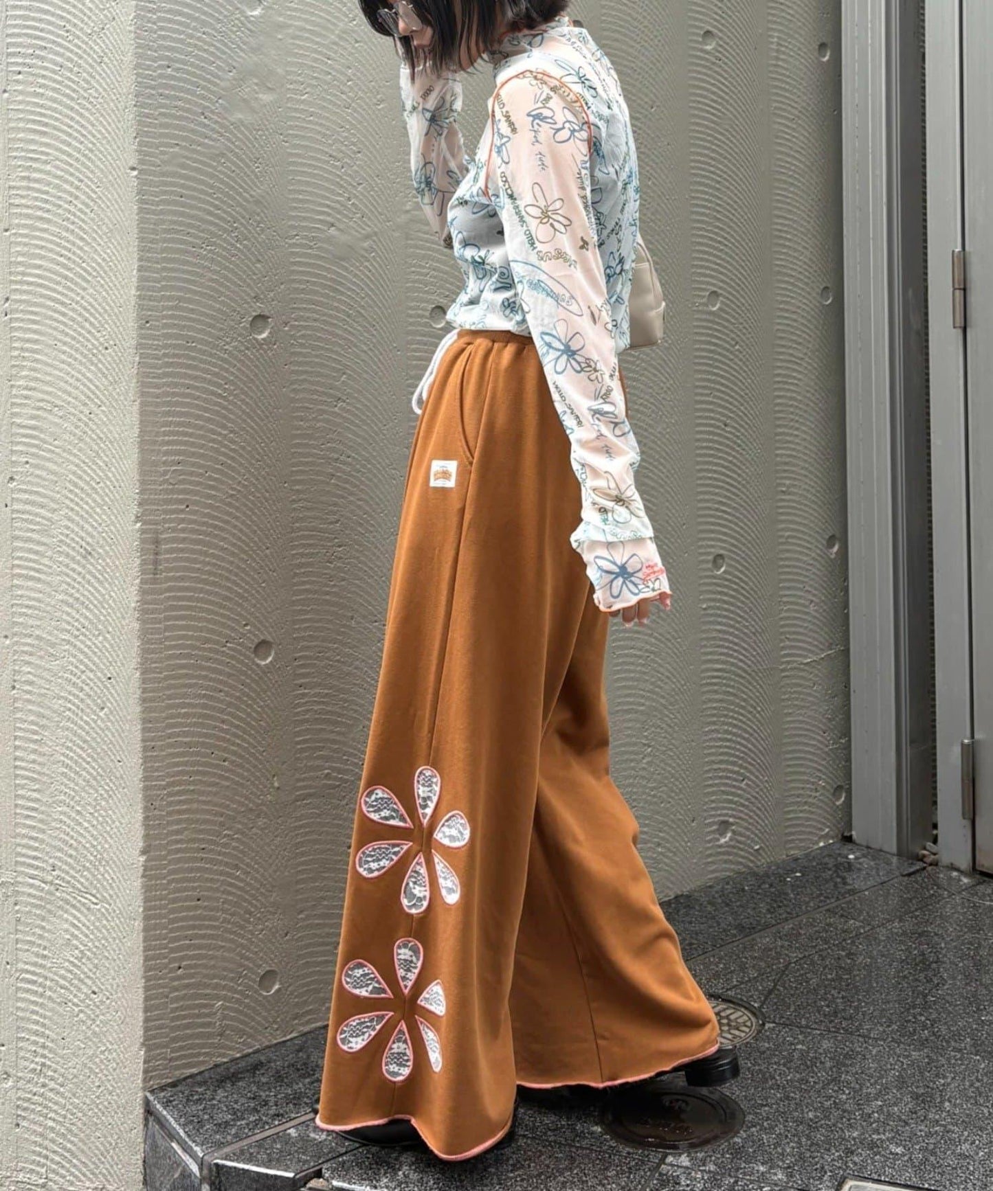 H.S花卉剪裁寬鬆衛褲