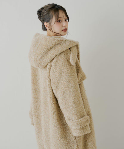 【SALON by Chico】短款羊羔絨連帽長款牛角扣大衣