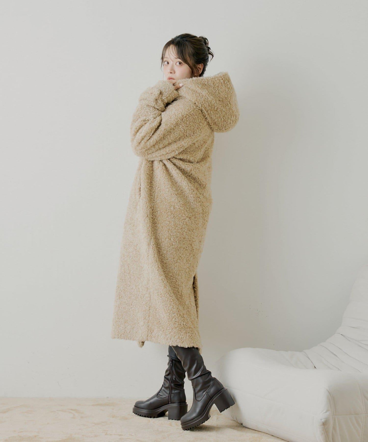 【SALON by Chico】短款羊羔絨連帽長款牛角扣大衣